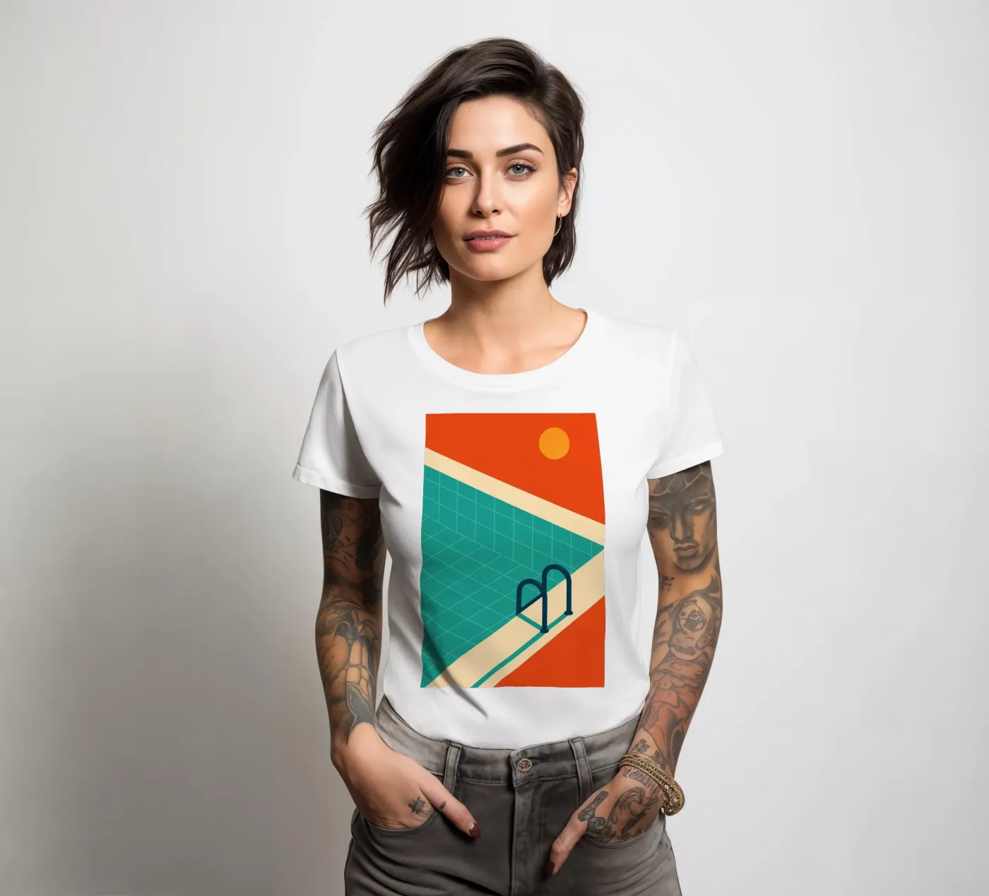 Minimalistisch retro zwembad in oranje zon dames t-shirt getailleerd van JETLAG | affiches voyage
