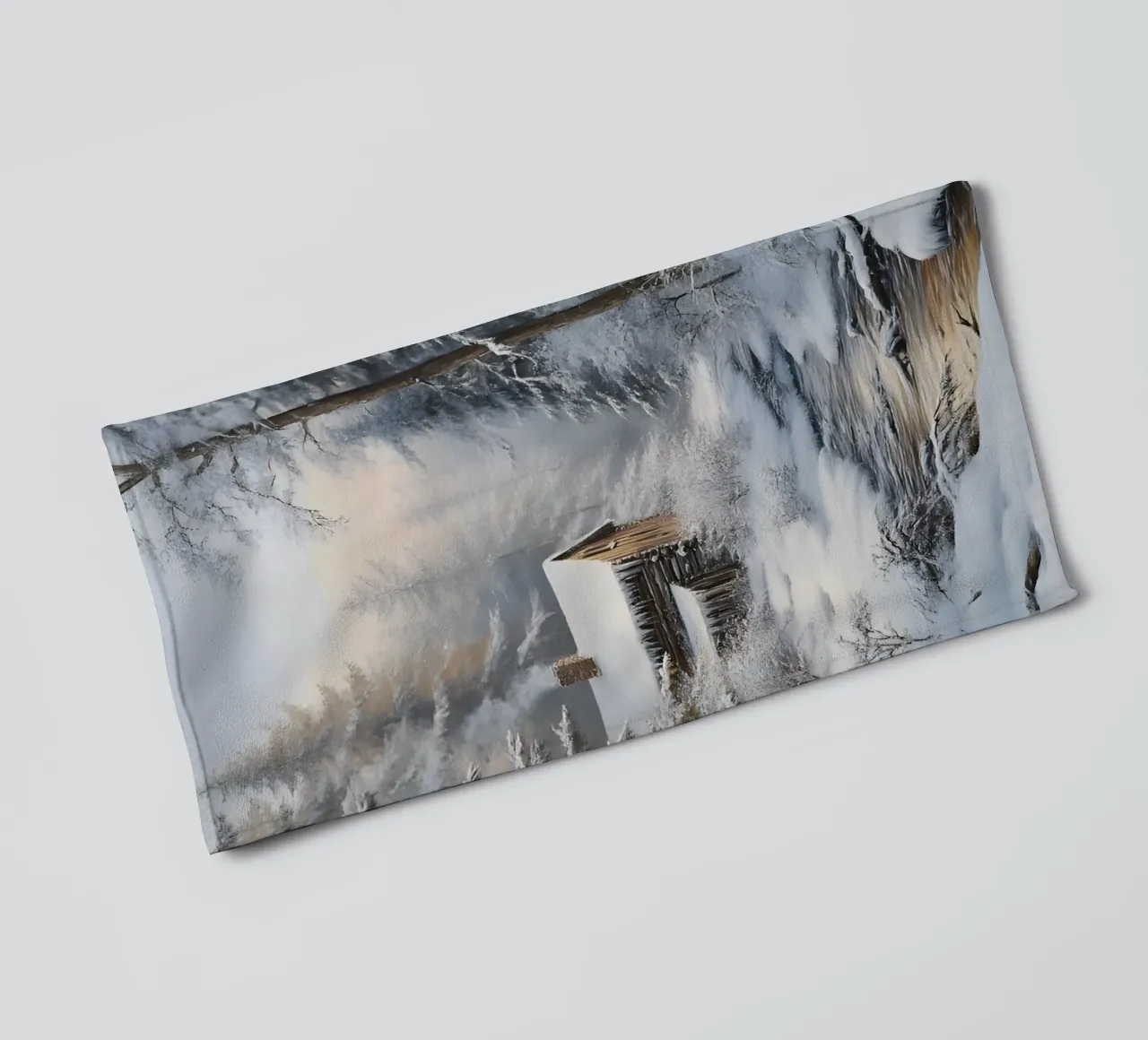 Accogliente casetta di legno invernale Stream Art - Nascondiglio nella foresta innevata asciugamano da bagno da ClubArt
