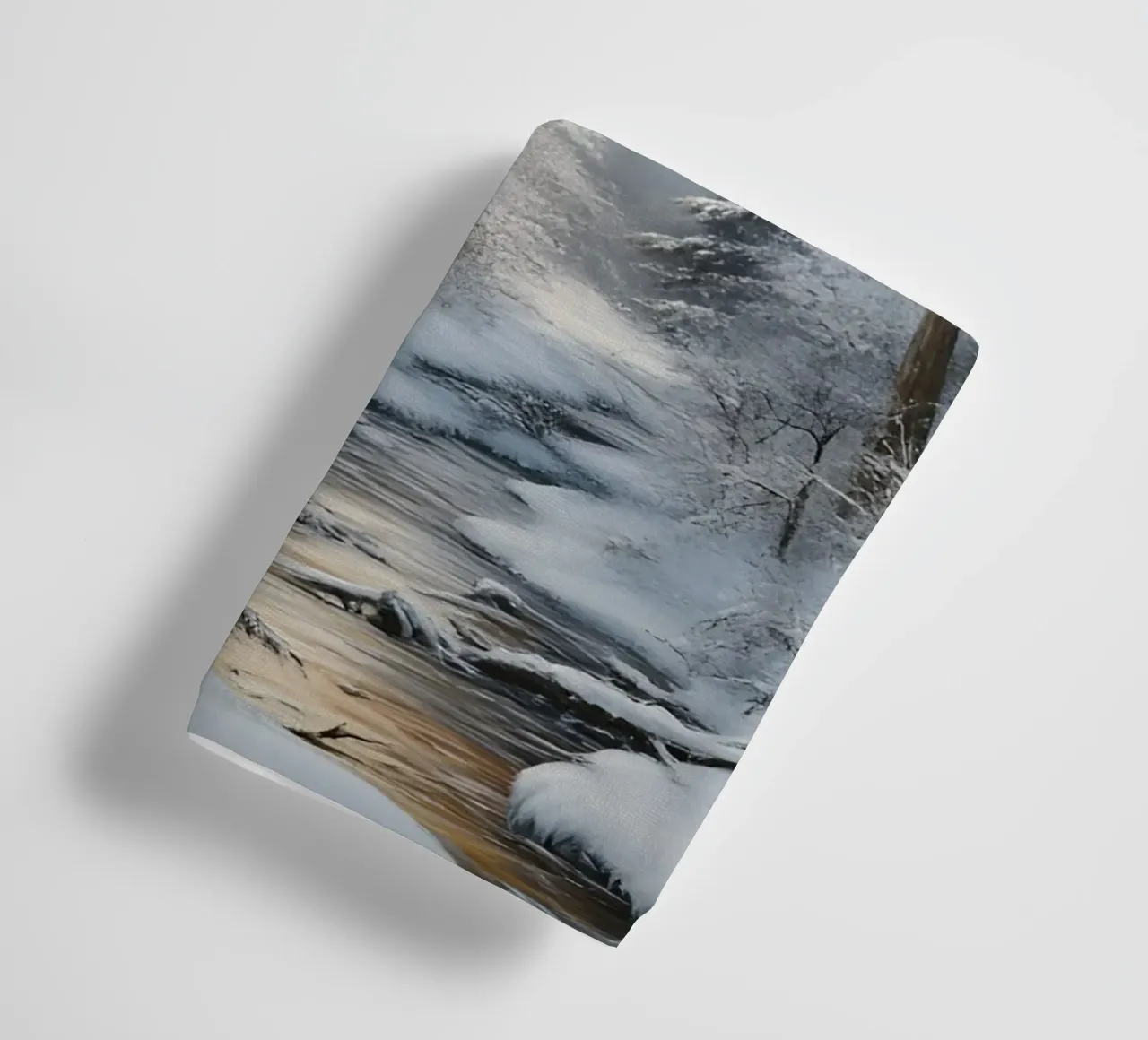 Accogliente casetta di legno invernale Stream Art - Nascondiglio nella foresta innevata asciugamano da bagno da ClubArt