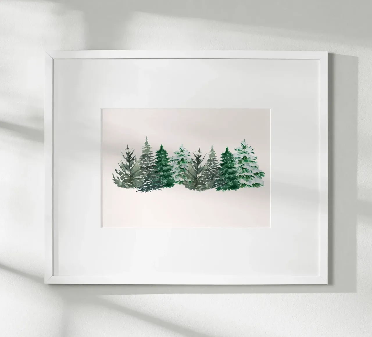 Aquarell verschneiter Kiefernwald Kunstdruck - Winterbäume Poster mit Holzrahmen von ClubArt
