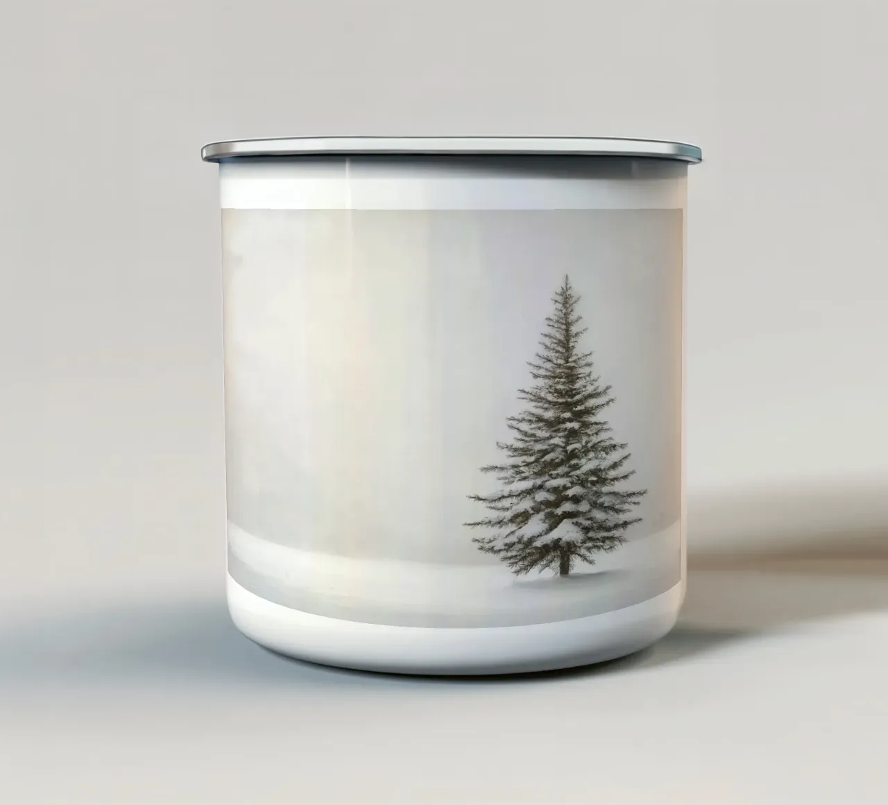 Stampa d'arte minimalista di un pino innevato - Sereno arredamento invernale tazza in smalto da ClubArt