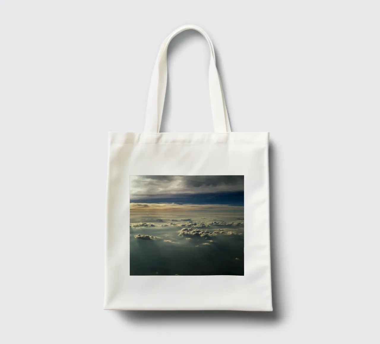 licht en schaduwen wolkenlandschap jute draagtas van home of clouds