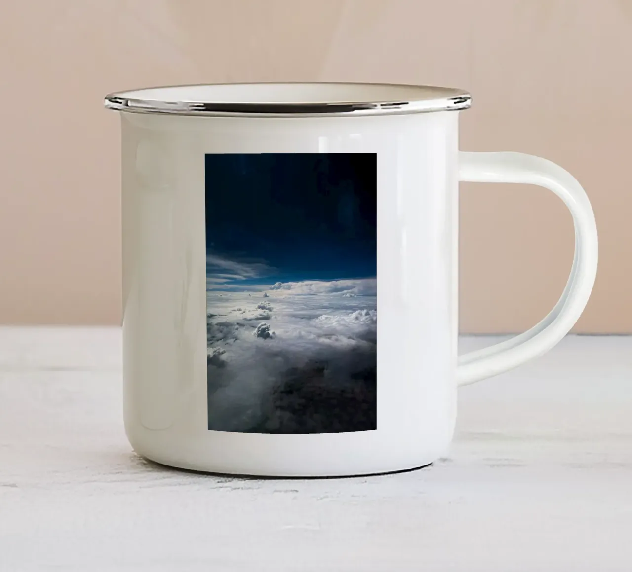 paesaggio nuvoloso aereo tazza in smalto da space words