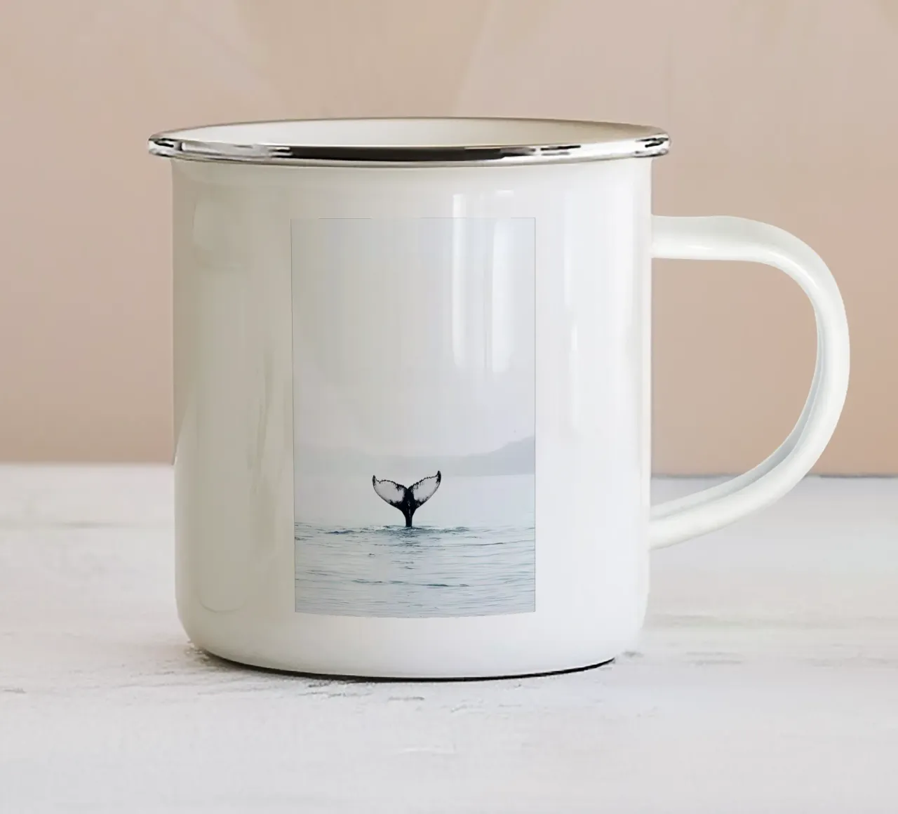 Whale Tail Vintage tazza in smalto da Slim Aarons Vintage