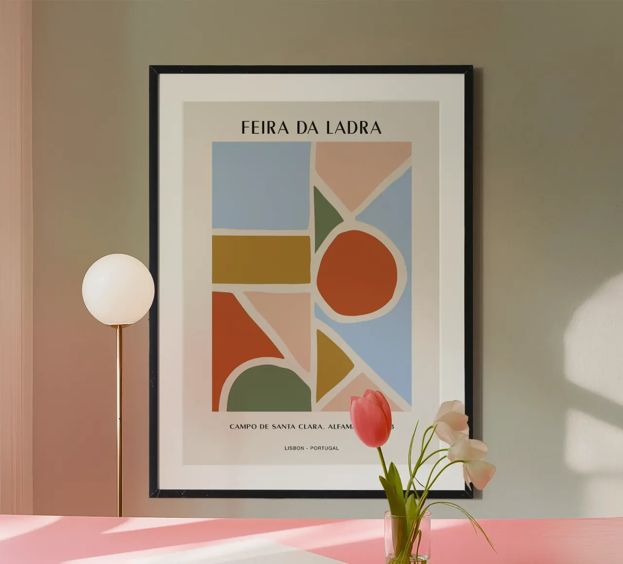 Feira da Ladra Lisbona poster con telaio in alluminio da Patrick J Curtis