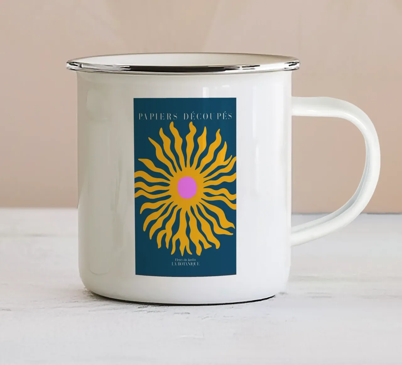Ritaglio di carta Soleil tazza in smalto da Patrick J Curtis
