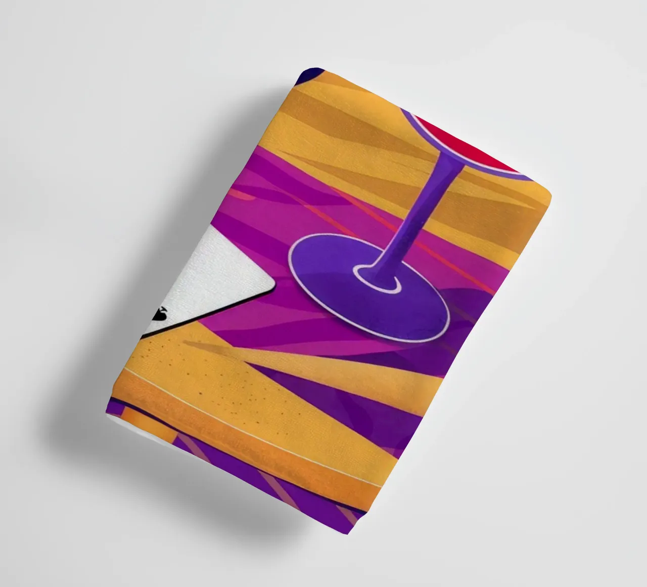 Gioco del vino con le carte da gioco asciugamano da bagno da Muse Artworks
