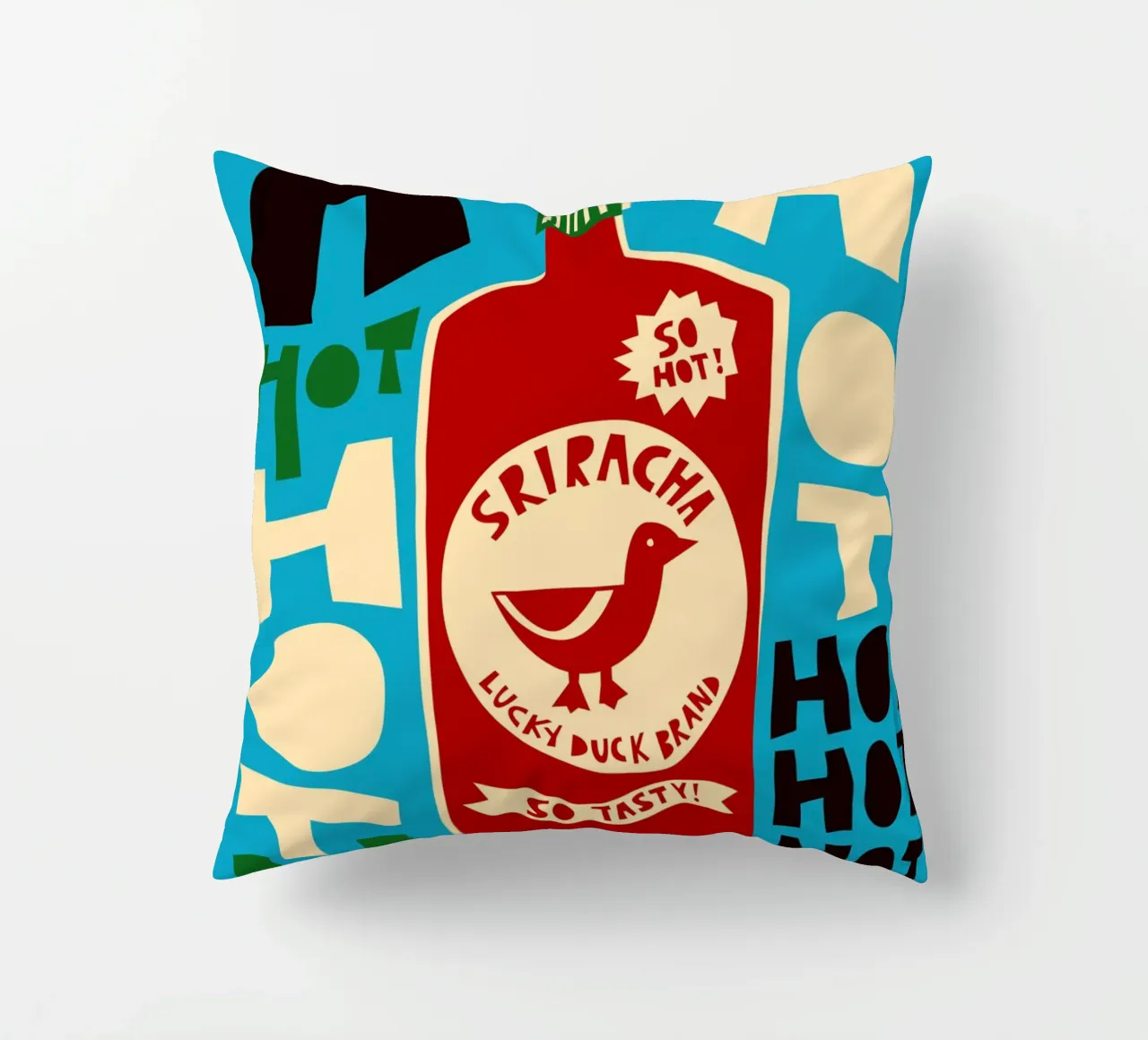 Bottiglia di salsa piccante Sriracha cuscino da Fox & Velvet