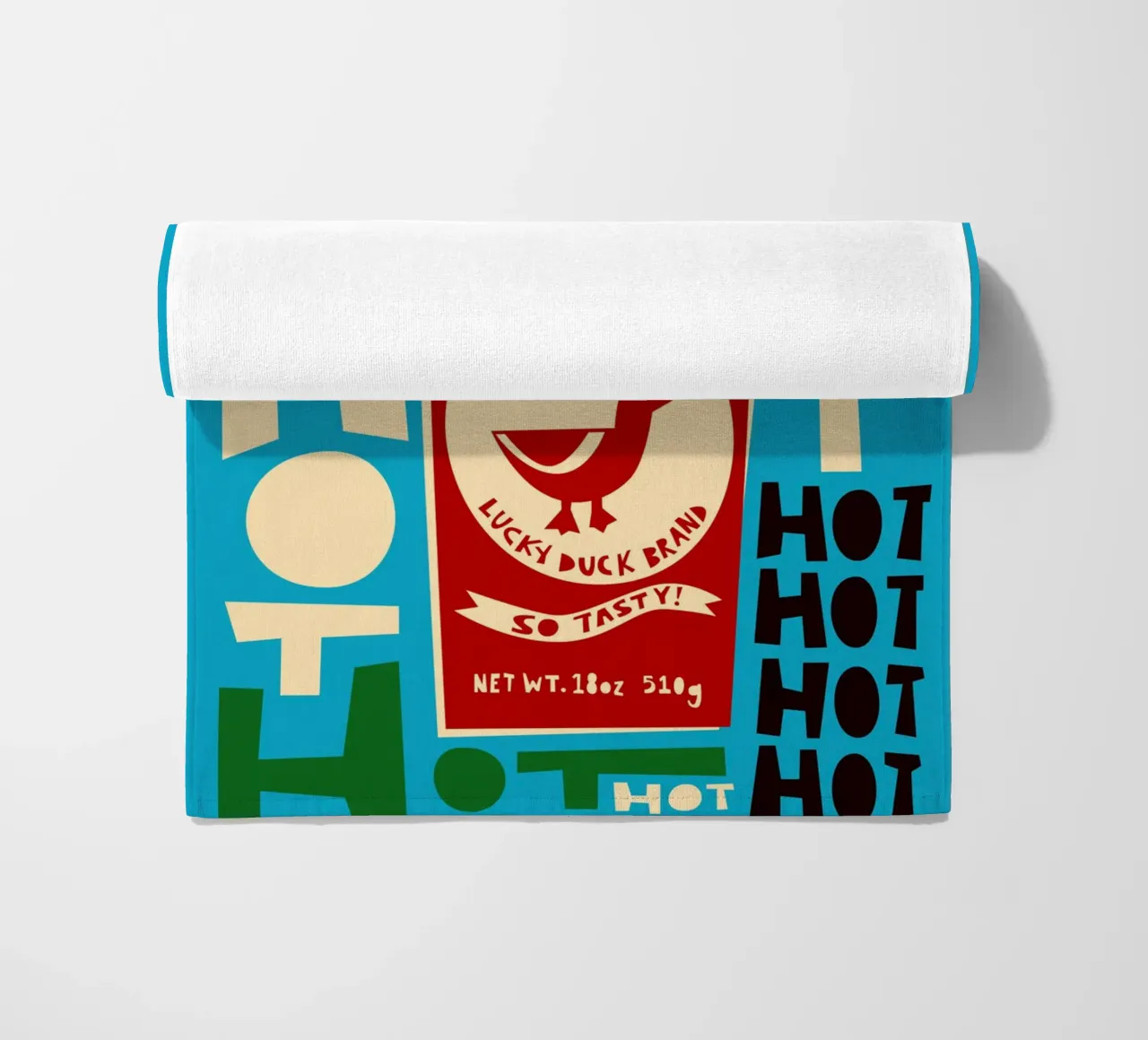 Bottiglia di salsa piccante Sriracha telo mare da Fox & Velvet