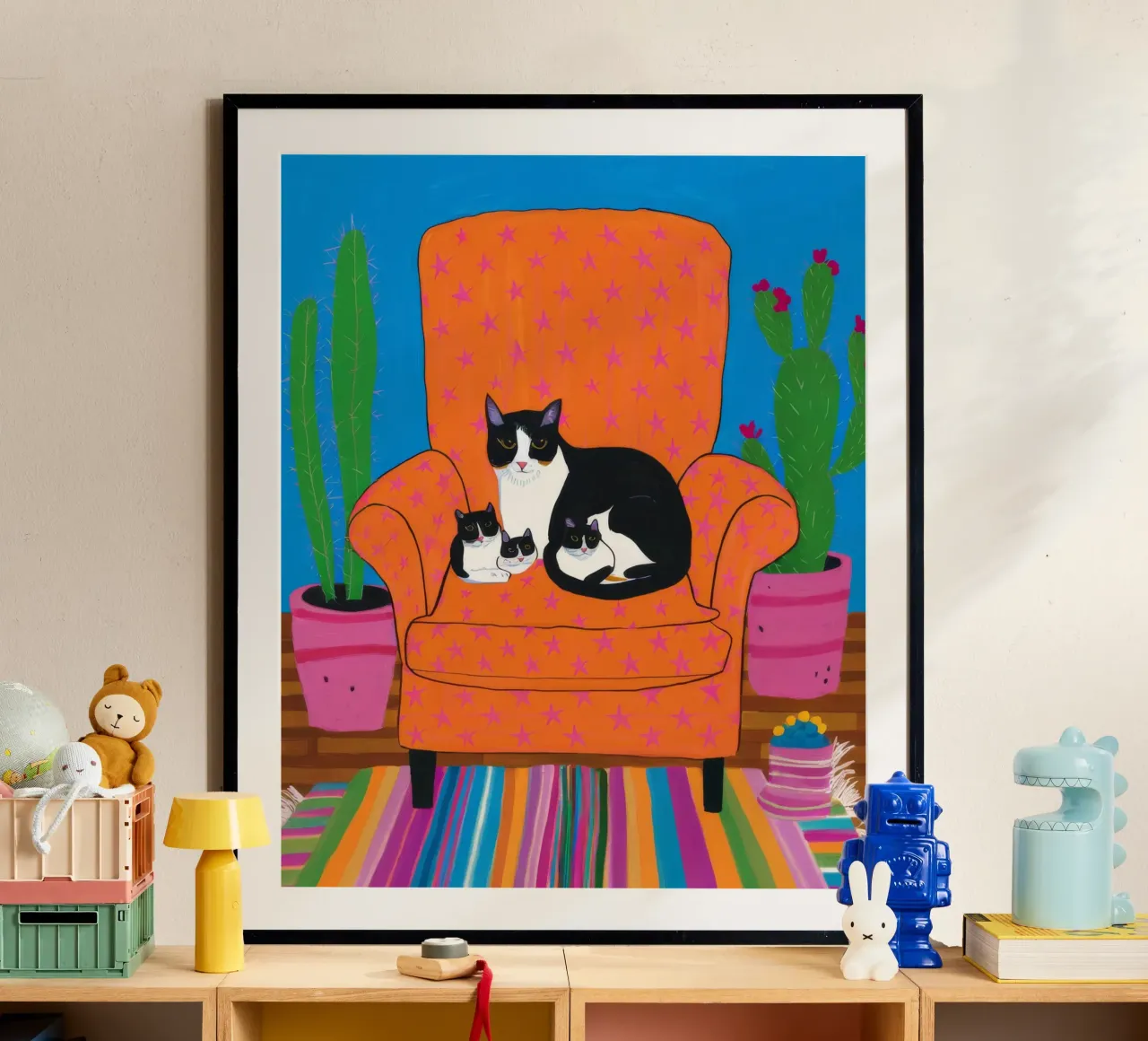 Gatti da poltrona arancioni poster con telaio in alluminio da Stone Decade