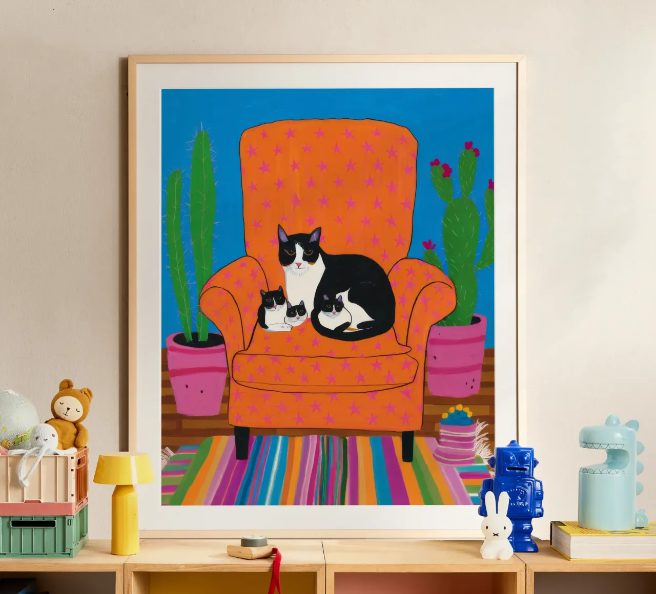 Gatti da poltrona arancioni poster con telaio in alluminio da Stone Decade