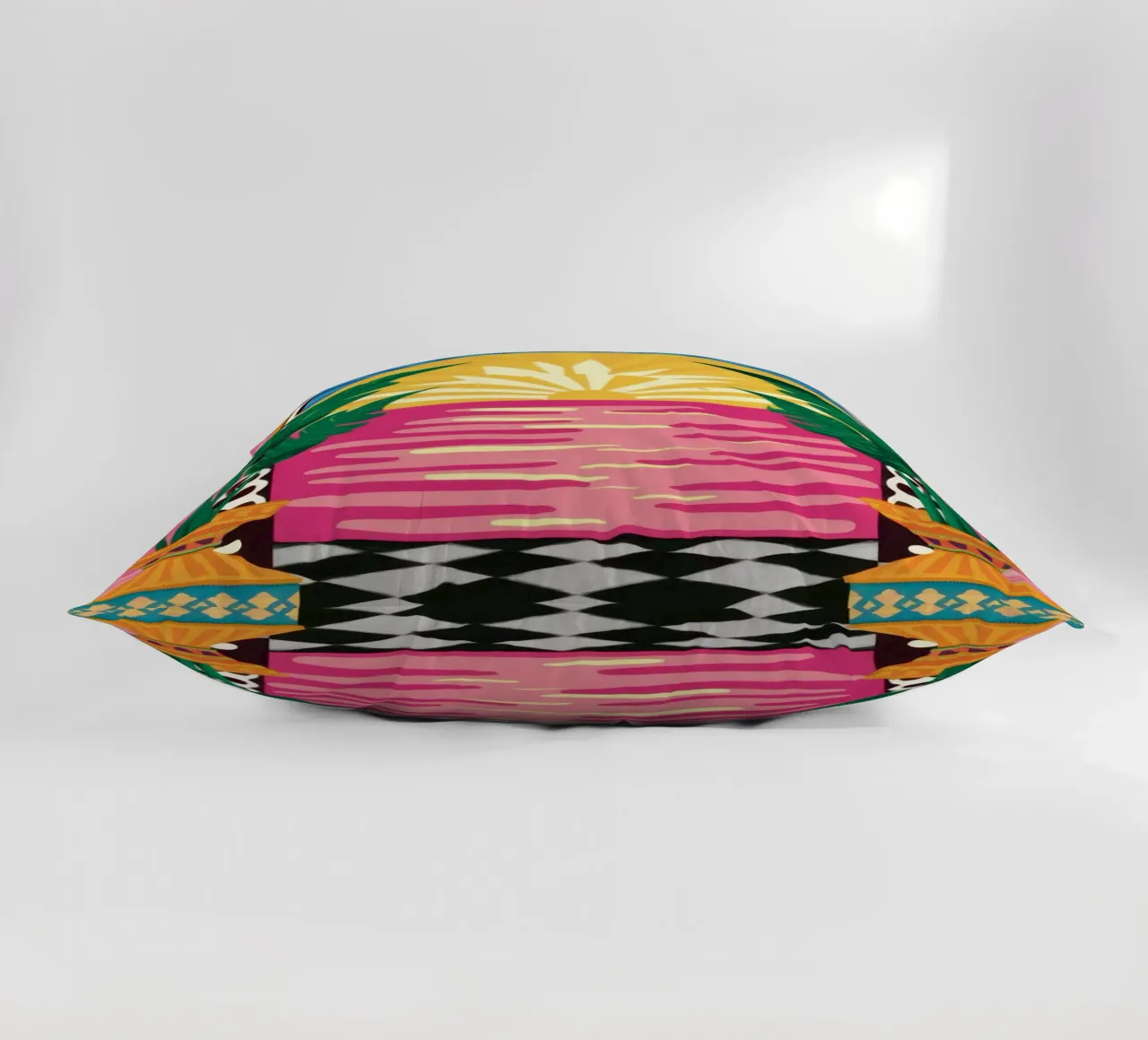 Bogenförmiger Hofweg Kissen von Sentinel Glow