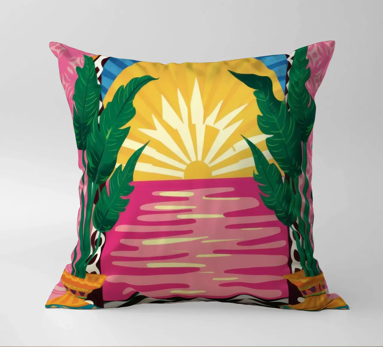 Bogenförmiger Hofweg Kissen von Sentinel Glow