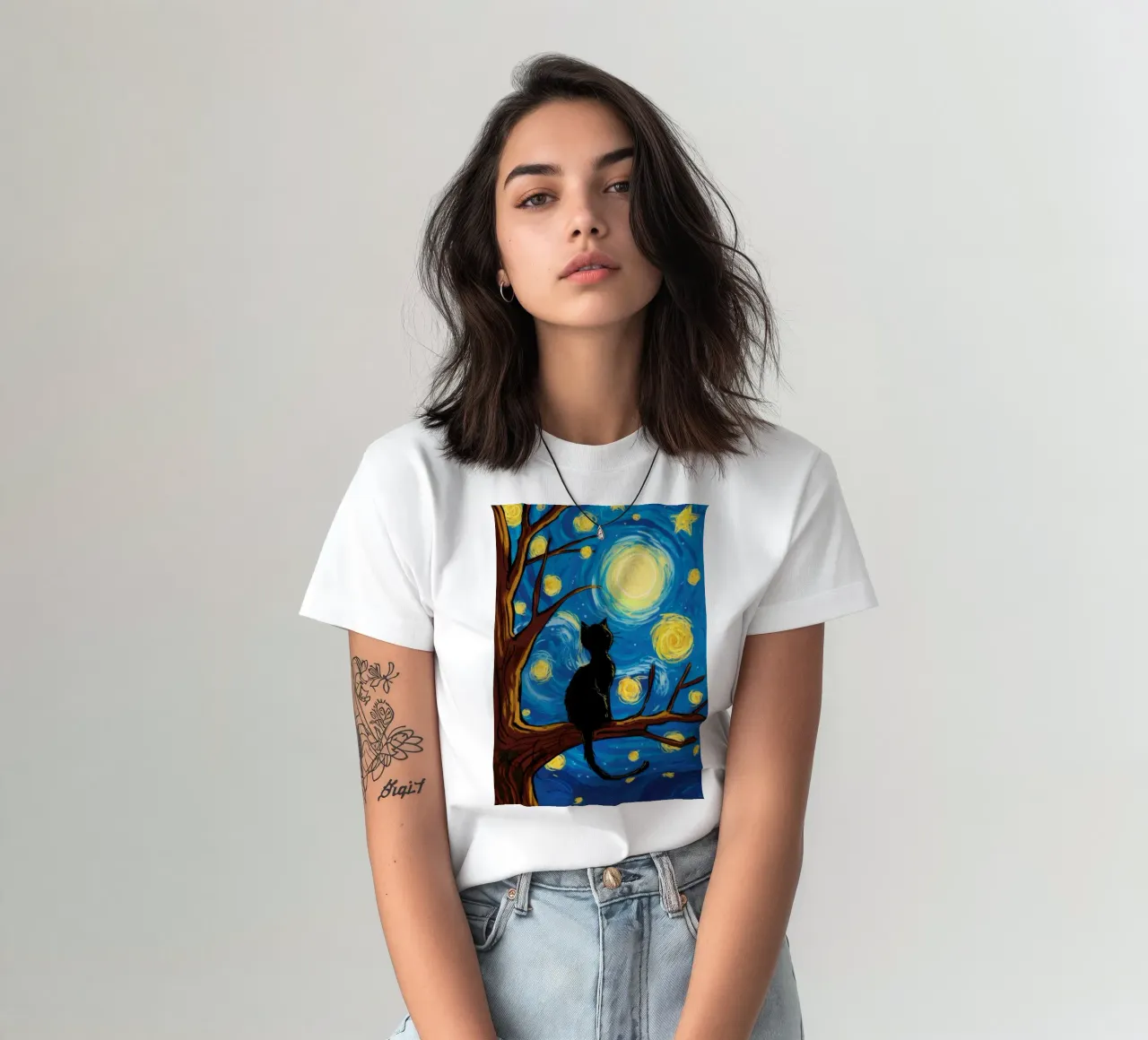 Gatto dell'albero della notte stellata t-shirt da Stone Decade