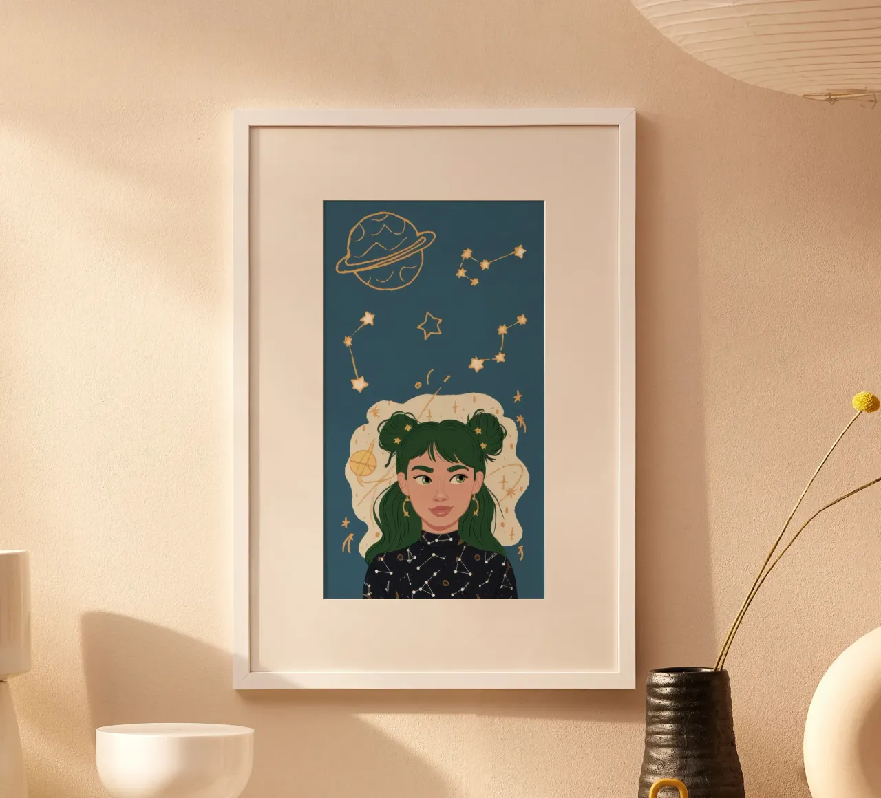 Dea dei capelli celesti poster con telaio in legno da Marigold Tiga