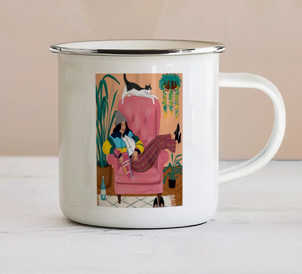 Poltrona rosa riposa tazza in smalto da Marigold Tiga