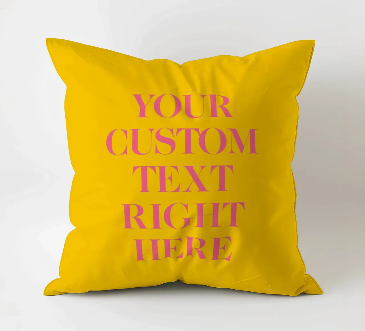 Custom text in pink on yellow cuscino da WORTSPIEL