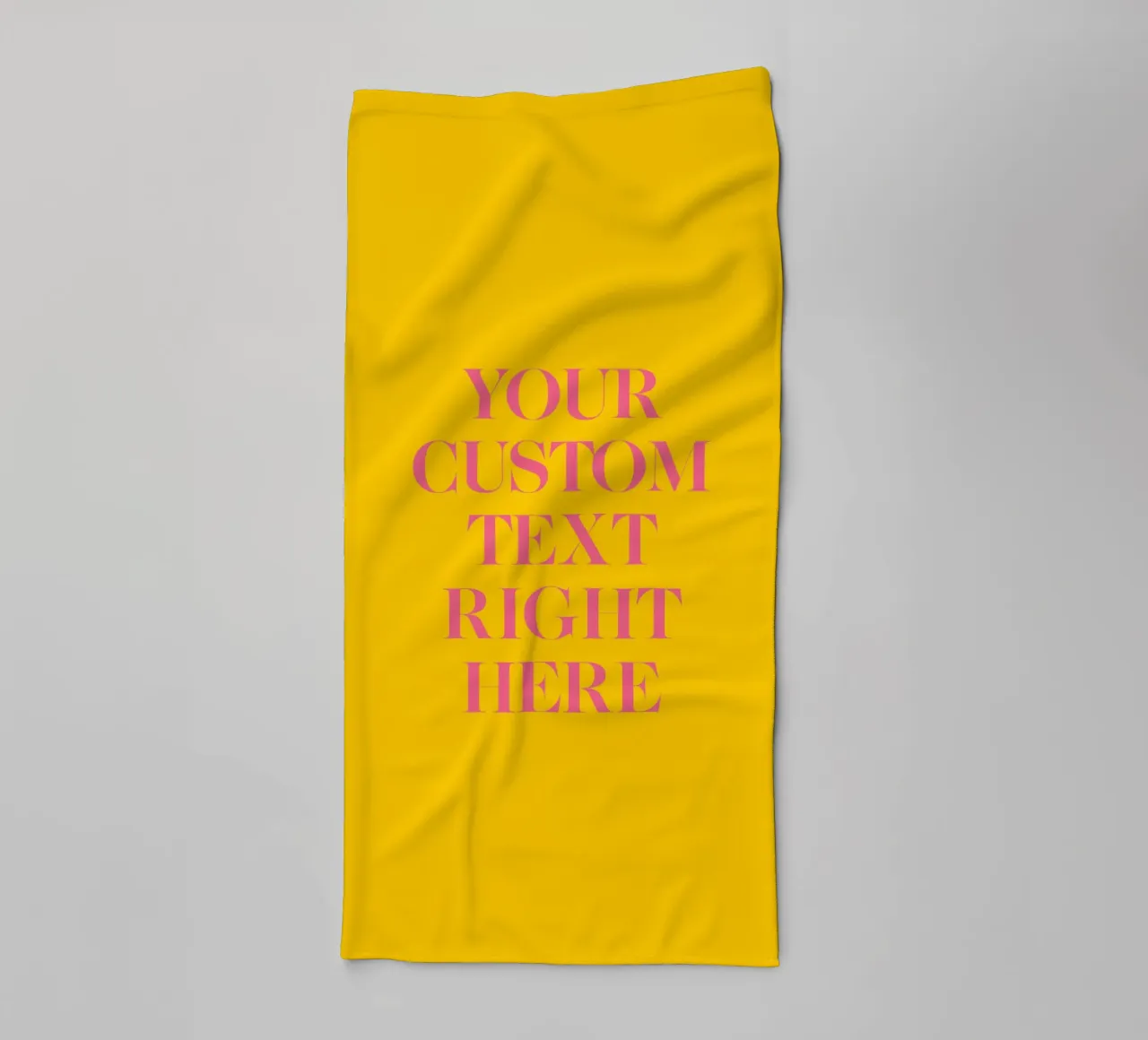 Custom text in pink on yellow asciugamano da bagno da WORTSPIEL