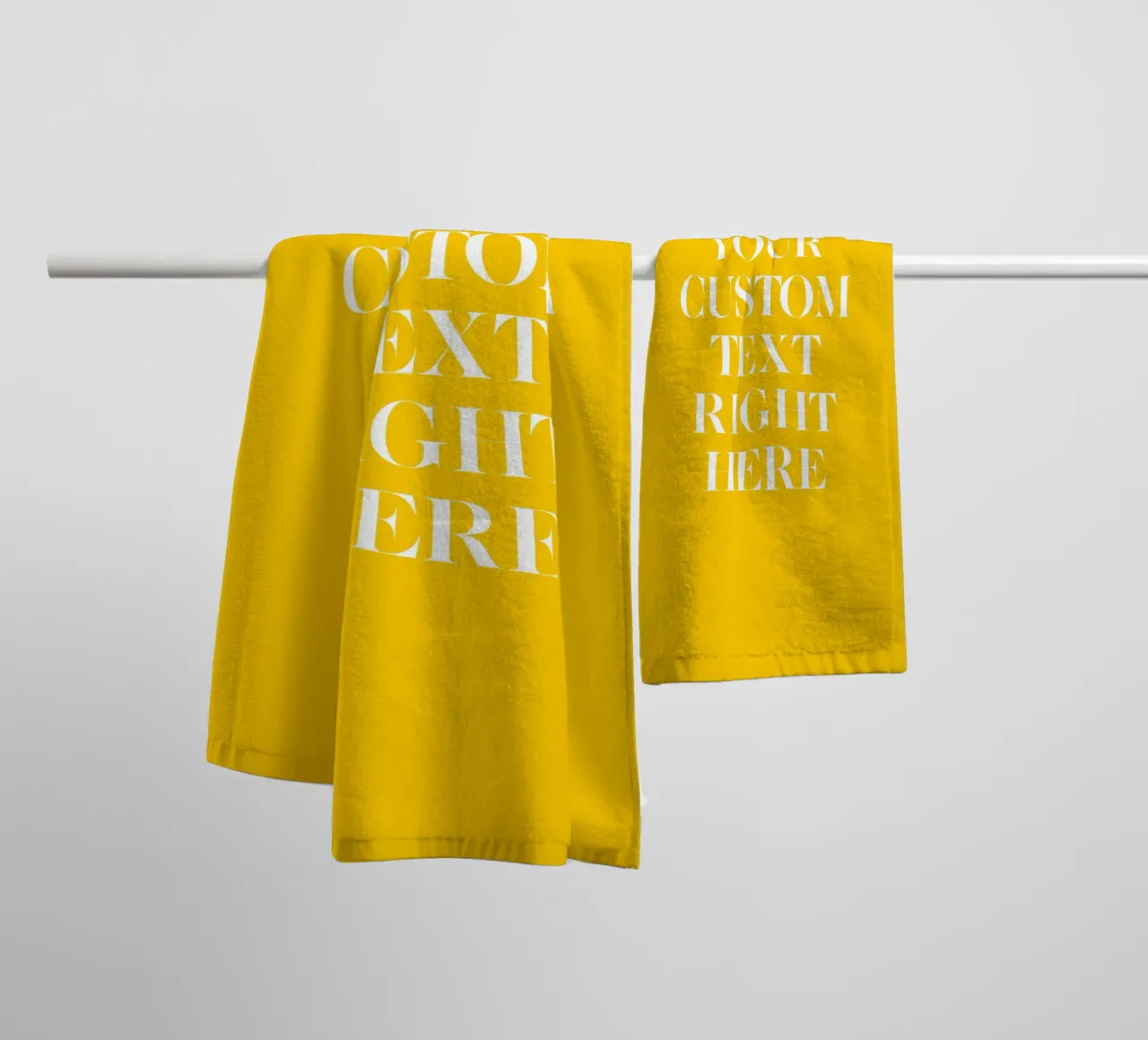 Custom text in white on yellow asciugamano da bagno da WORTSPIEL