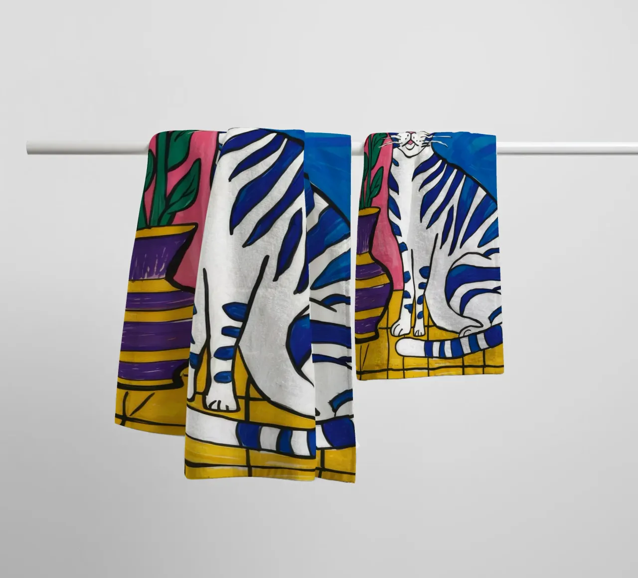 Gatto a righe Vaso blu asciugamano da bagno da Stone Decade
