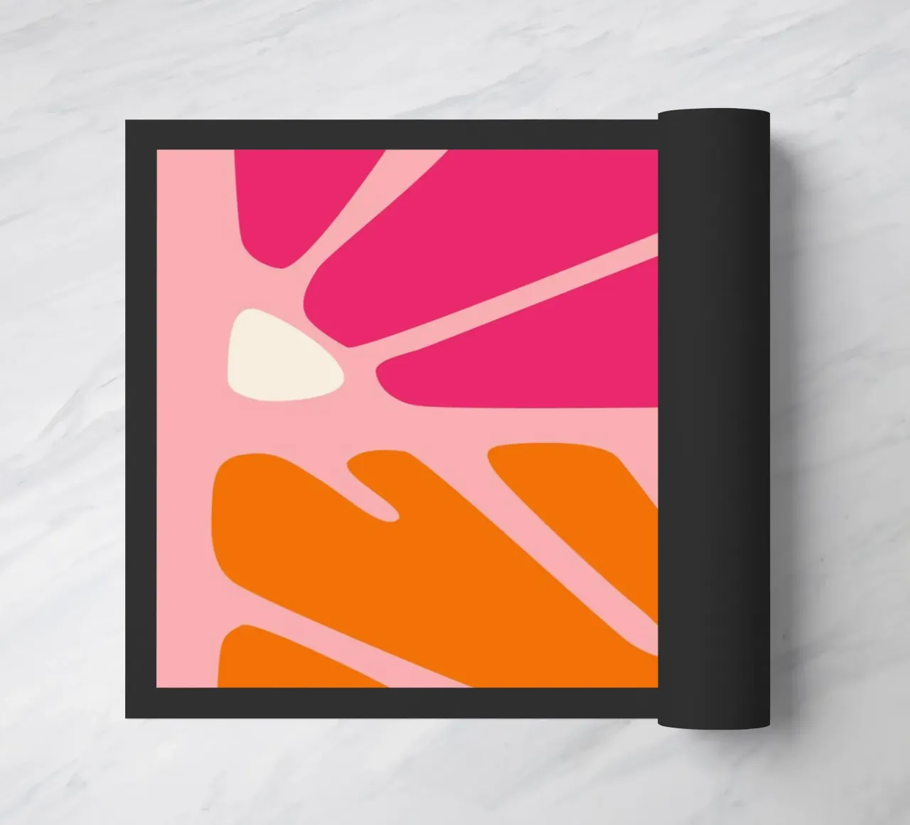 Kühnes abstraktes botanisches Muster in Rosa- und Orangetönen Fußmatte von The Art Club