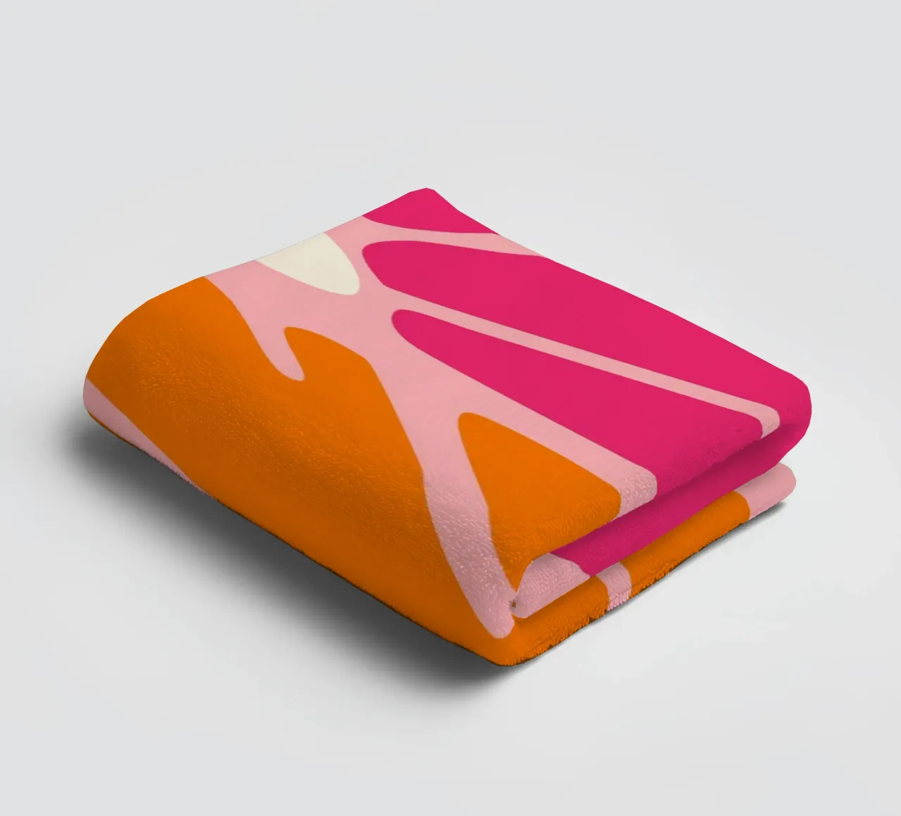 Audace stampa botanica astratta nei toni del rosa e dell'arancio asciugamano da bagno da The Art Club