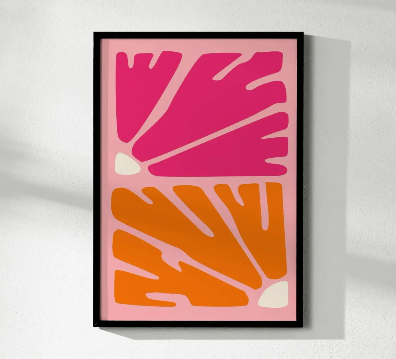 Imprimé botanique abstrait audacieux dans les tons rose et orange poster avec cadre en plastique de The Art Club