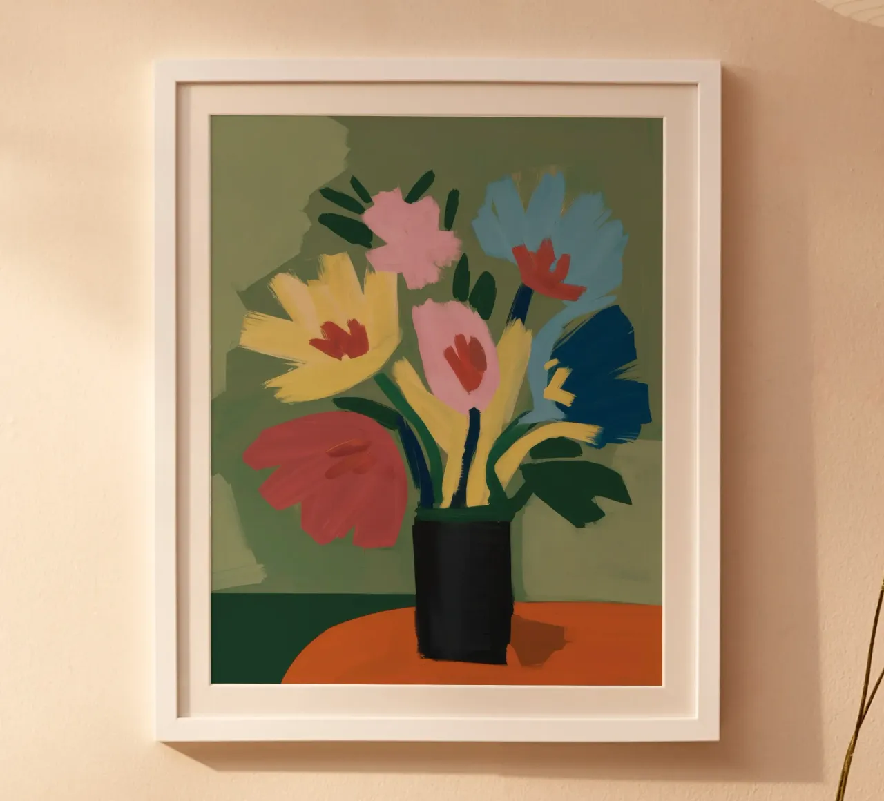 Vaso nero Fiori astratti poster con telaio in legno da Stone Decade