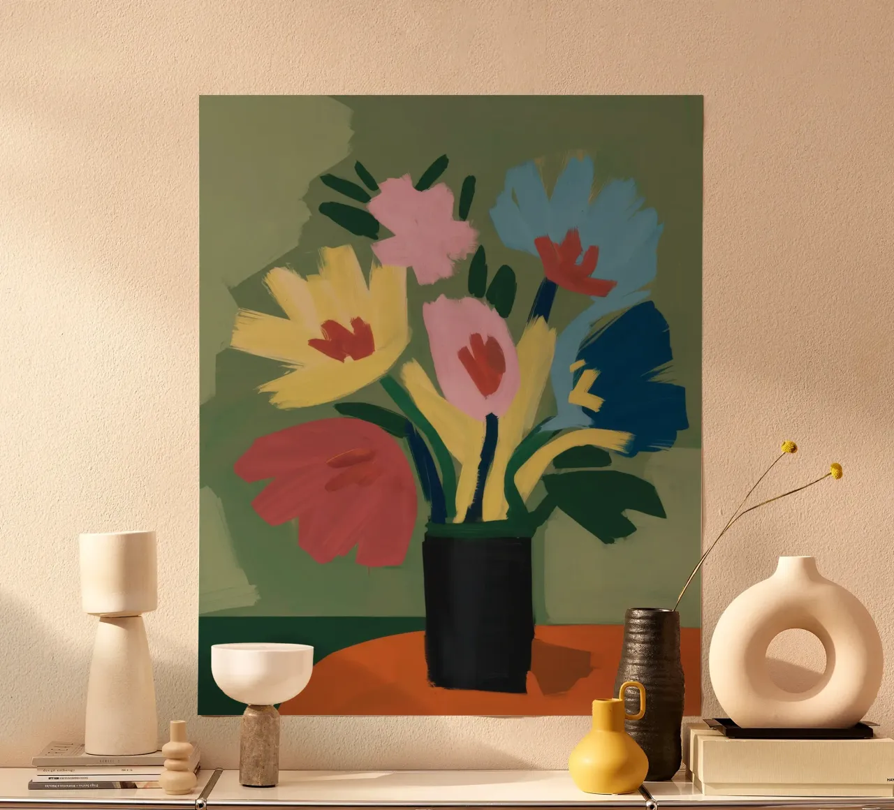 Vaso nero Fiori astratti poster con telaio in legno da Stone Decade