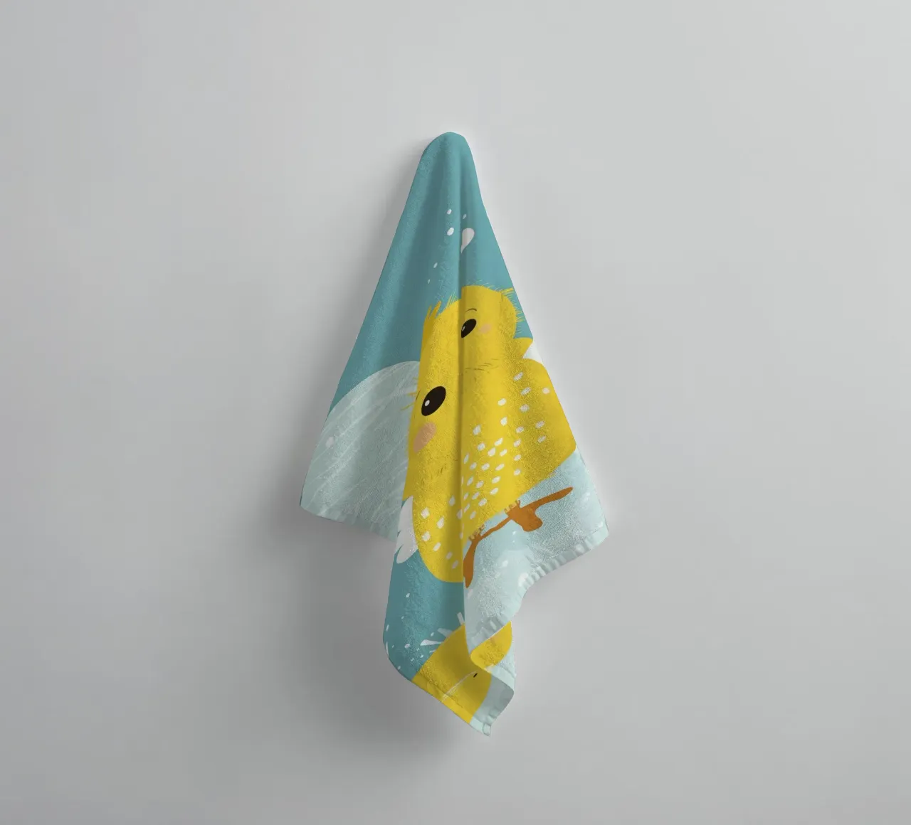 Piccolo pulcino giallo in una scena di neve asciugamano da bagno da DesignDoodle