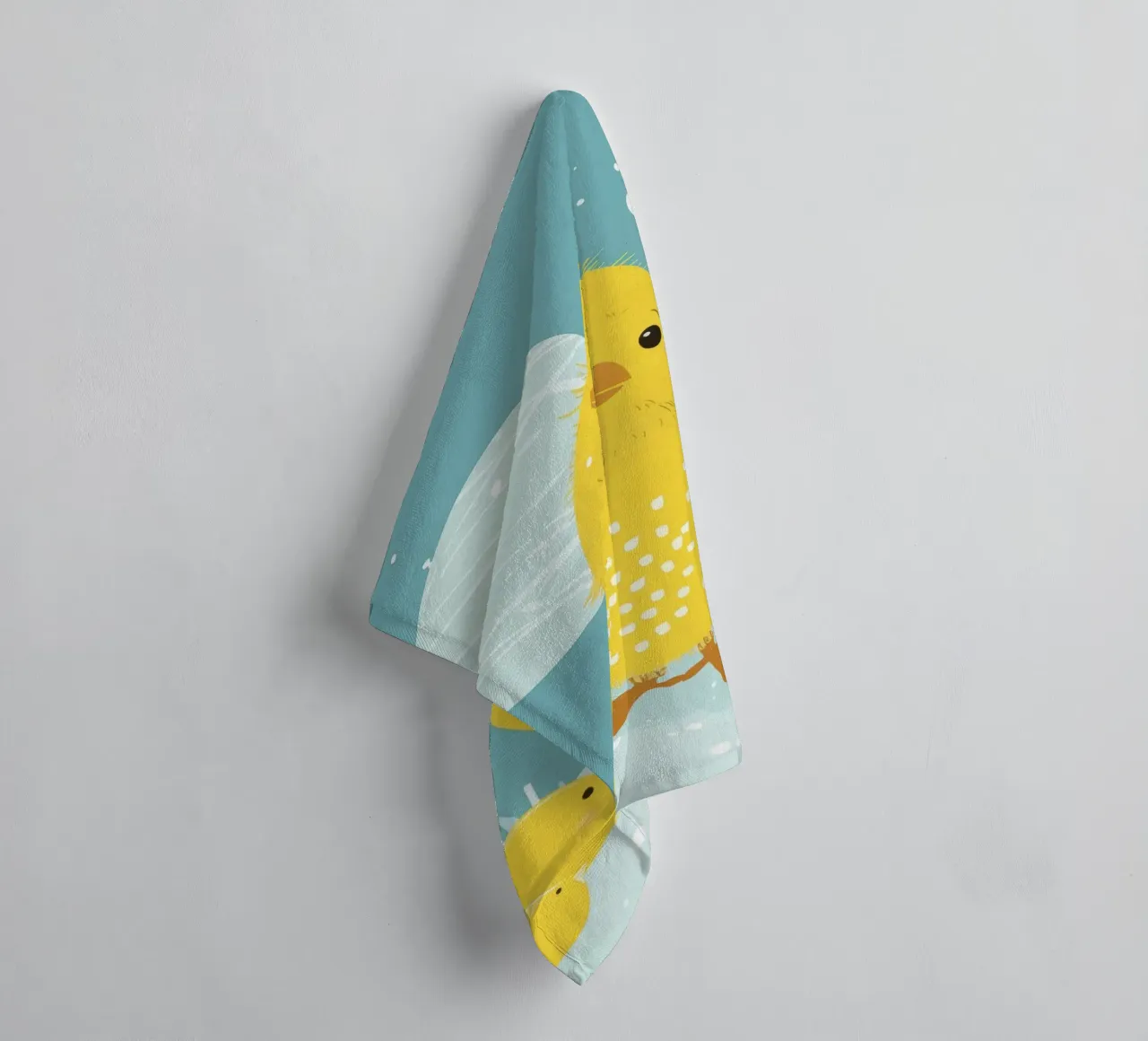 Petit poussin jaune dans une scène enneigée serviette de bain de DesignDoodle
