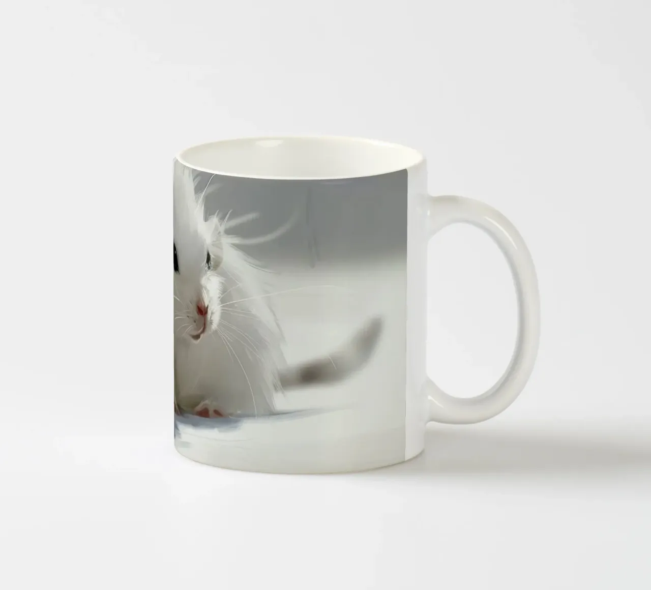 criceto bianco con pelo soffice, seduto su una superficie grigio chiaro tazza in ceramica da DesignDoodle