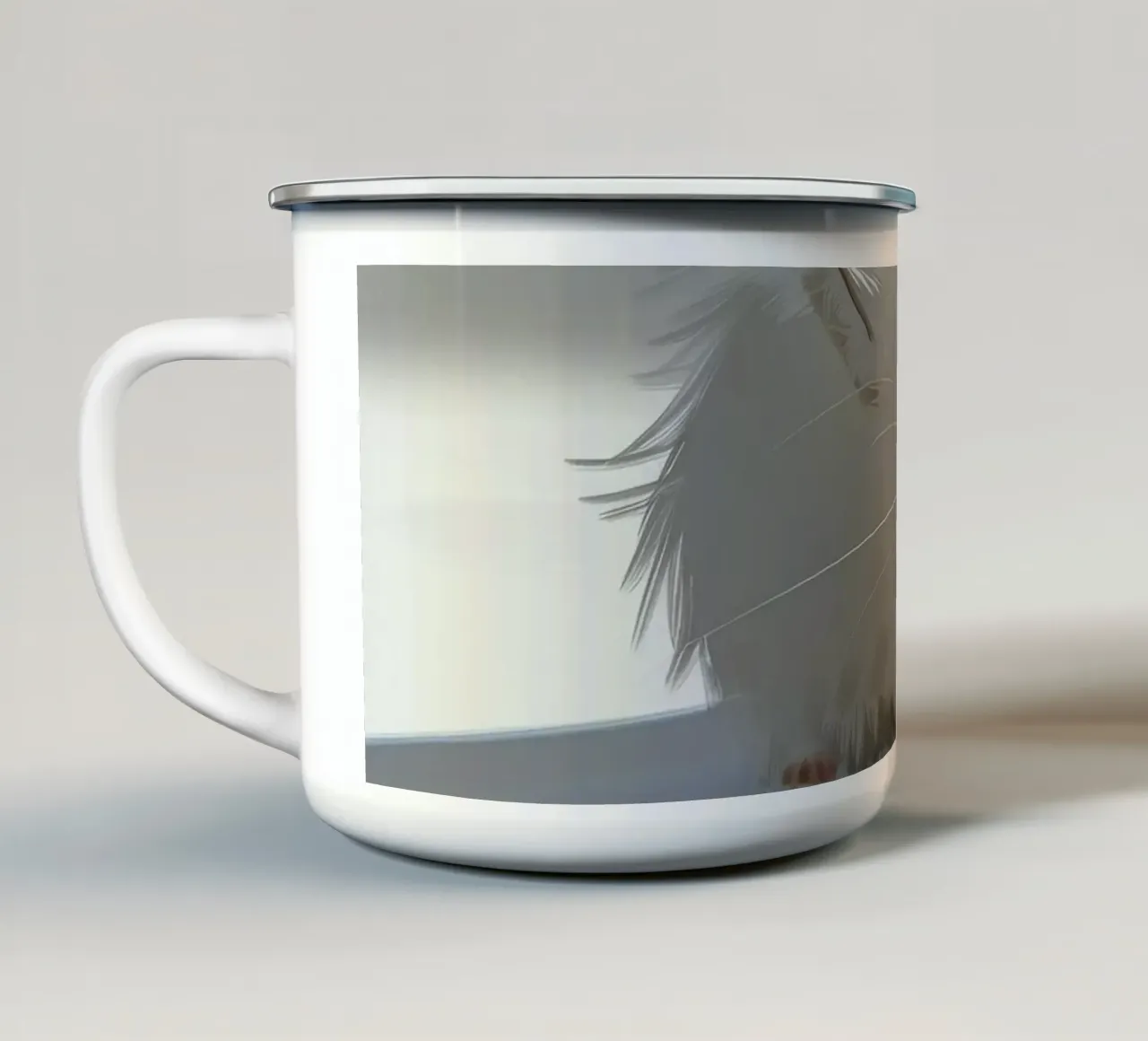weißer Hamster mit flauschigem Fell, sitzt auf hellgrauem Untergrund Emaille Tasse von DesignDoodle