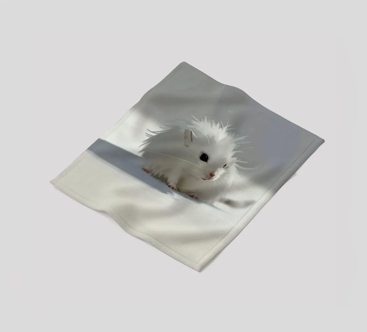 weißer Hamster mit flauschigem Fell, sitzt auf hellgrauem Untergrund Fleecedecke von DesignDoodle