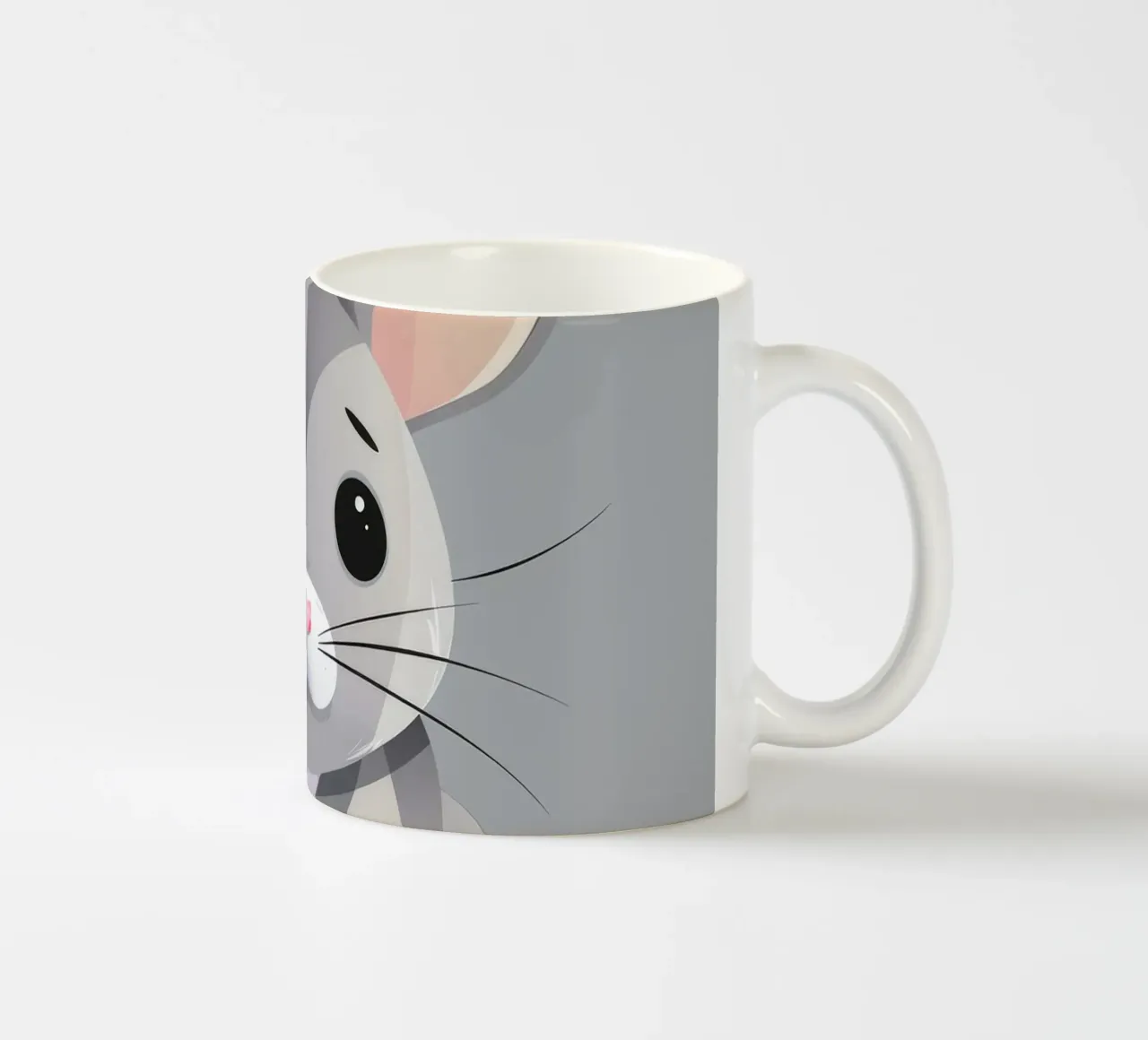 vignetta di un cincillà grigio seduto rivolto in avanti tazza in ceramica da DesignDoodle