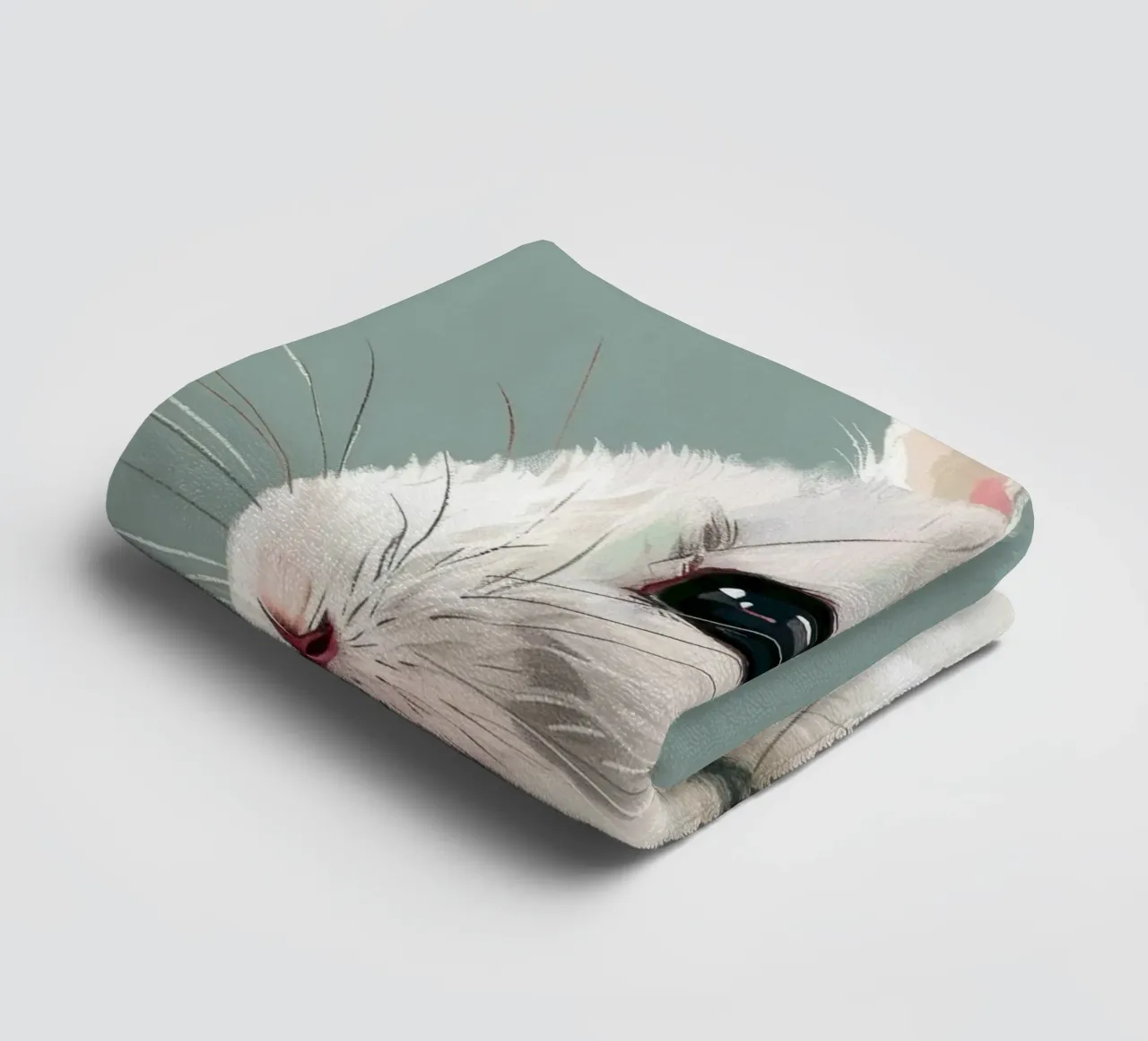 souris blanche, vue de côté, sur un fond vert mat. serviette de bain de DesignDoodle
