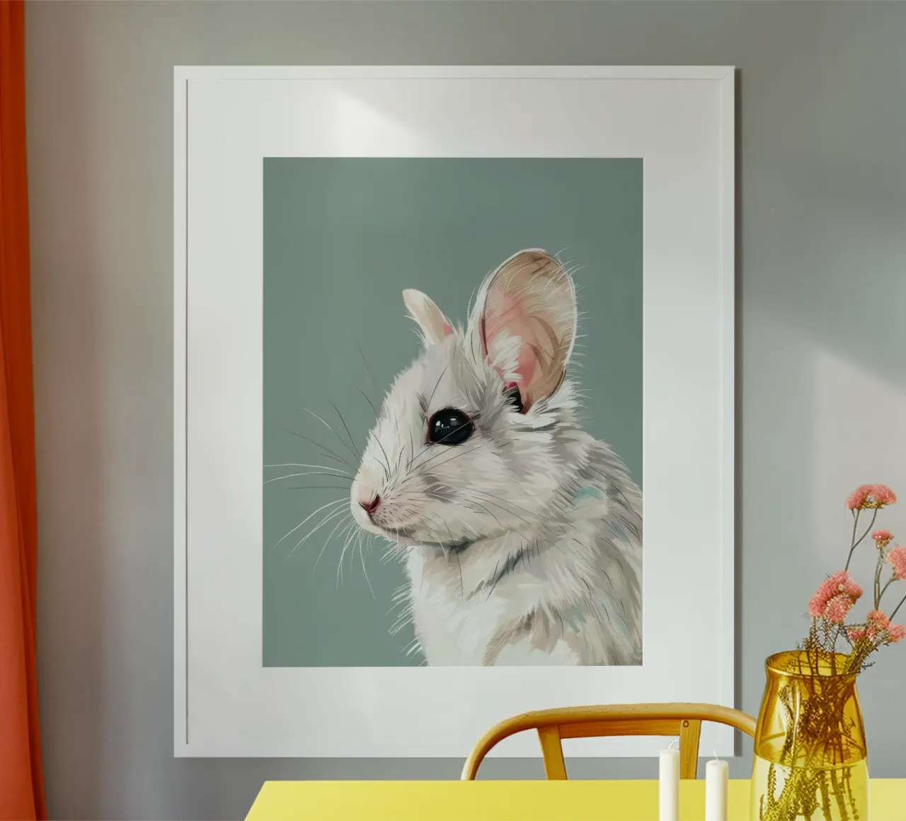 souris blanche, vue de côté, sur un fond vert mat. hahnemühle de DesignDoodle