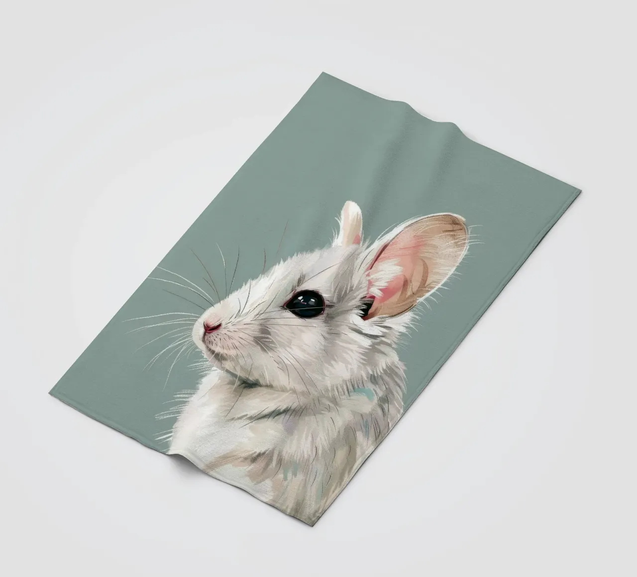 souris blanche, vue de côté, sur un fond vert mat. plaid polaire de DesignDoodle