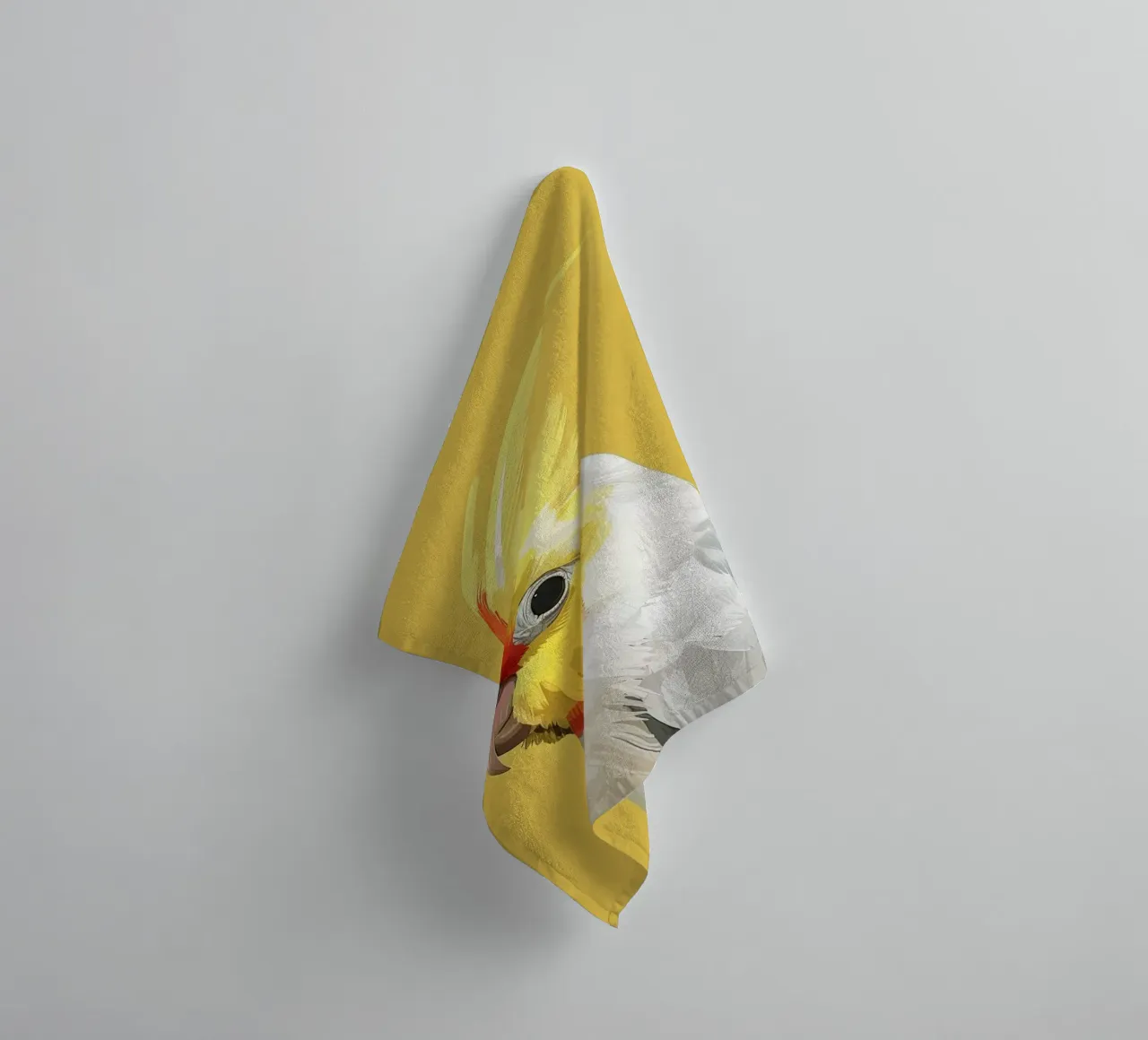 Cockatiel Lutino sur fond jaune uni serviette de bain de DesignDoodle