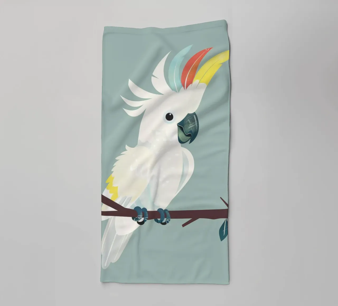 cacatua bianco appollaiato su un ramo marrone scuro asciugamano da bagno da DesignDoodle
