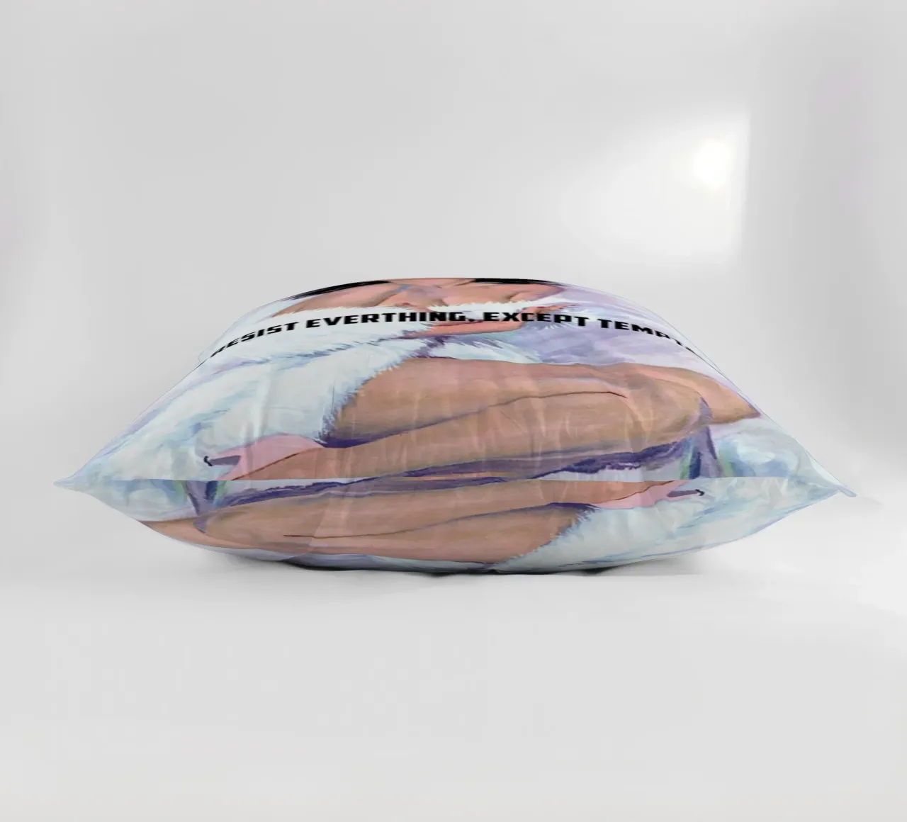 I Can Resist Everything cuscino da Gallery Print and Art Limited