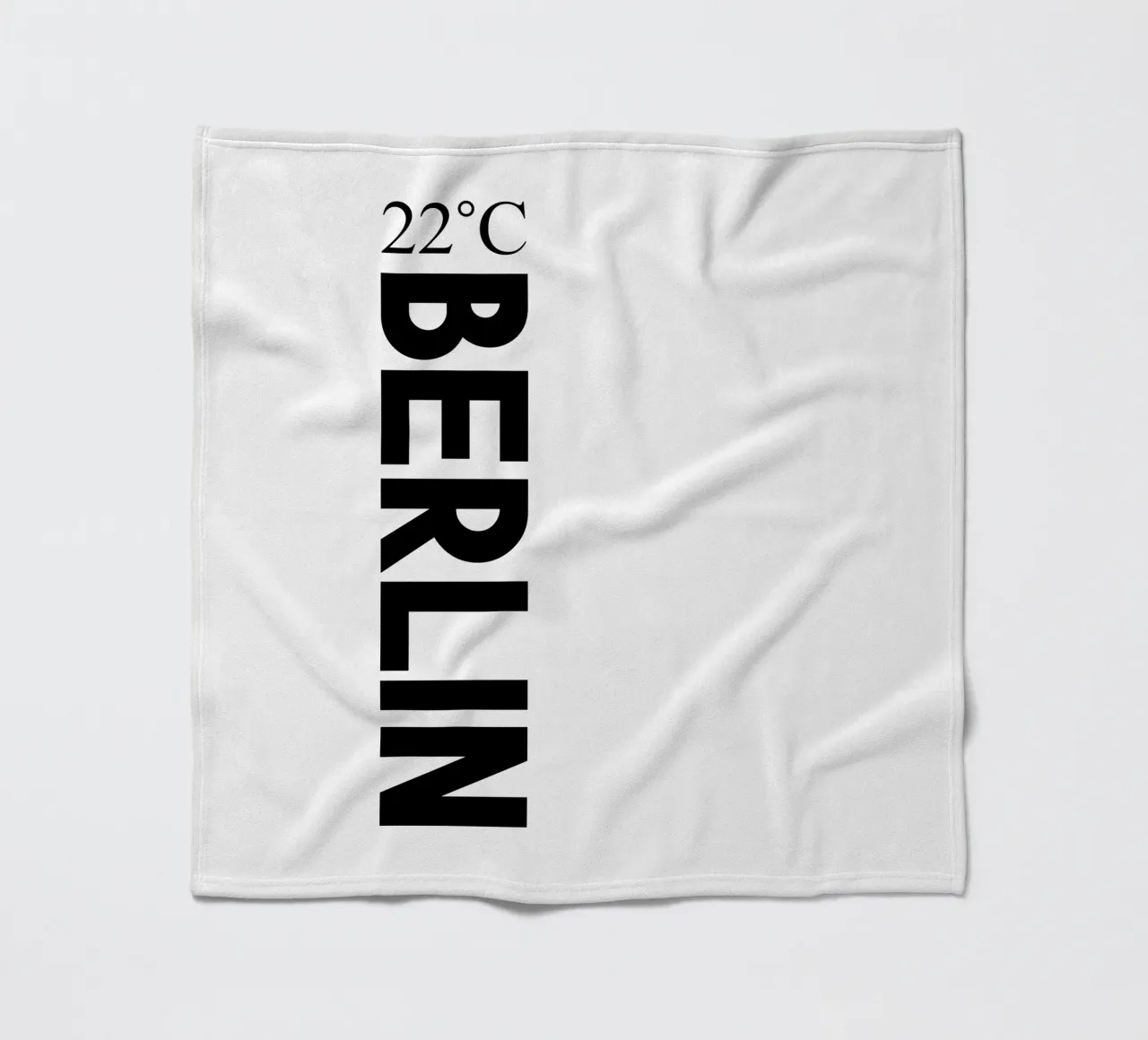 Berlin Fleecedecke von YV TYPOGRAPHY