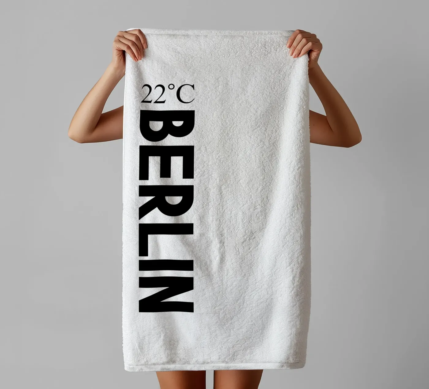 Berlijn badhanddoek van YV TYPOGRAPHY