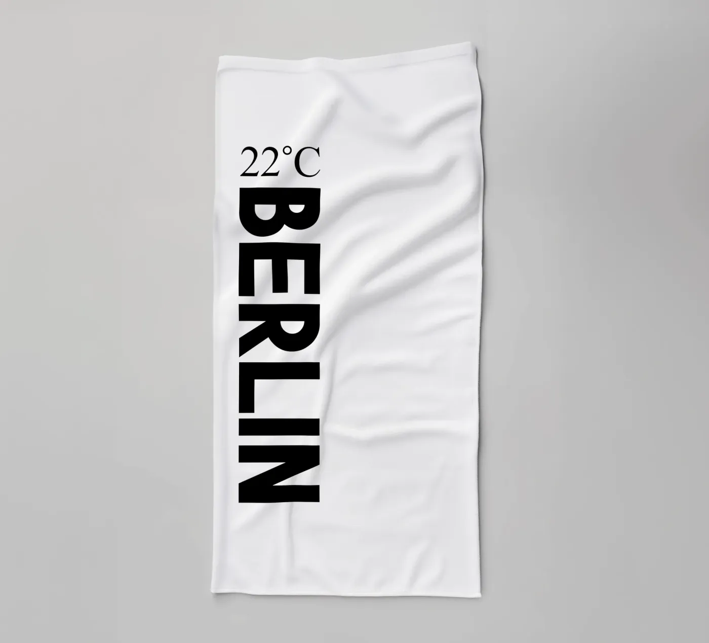 Berlijn badhanddoek van YV TYPOGRAPHY