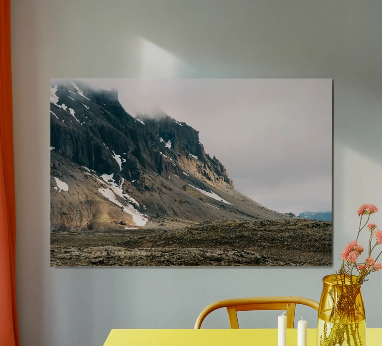 Whispering Peaks, Islanda poster con telaio in plastica da PhotoVibe Decor