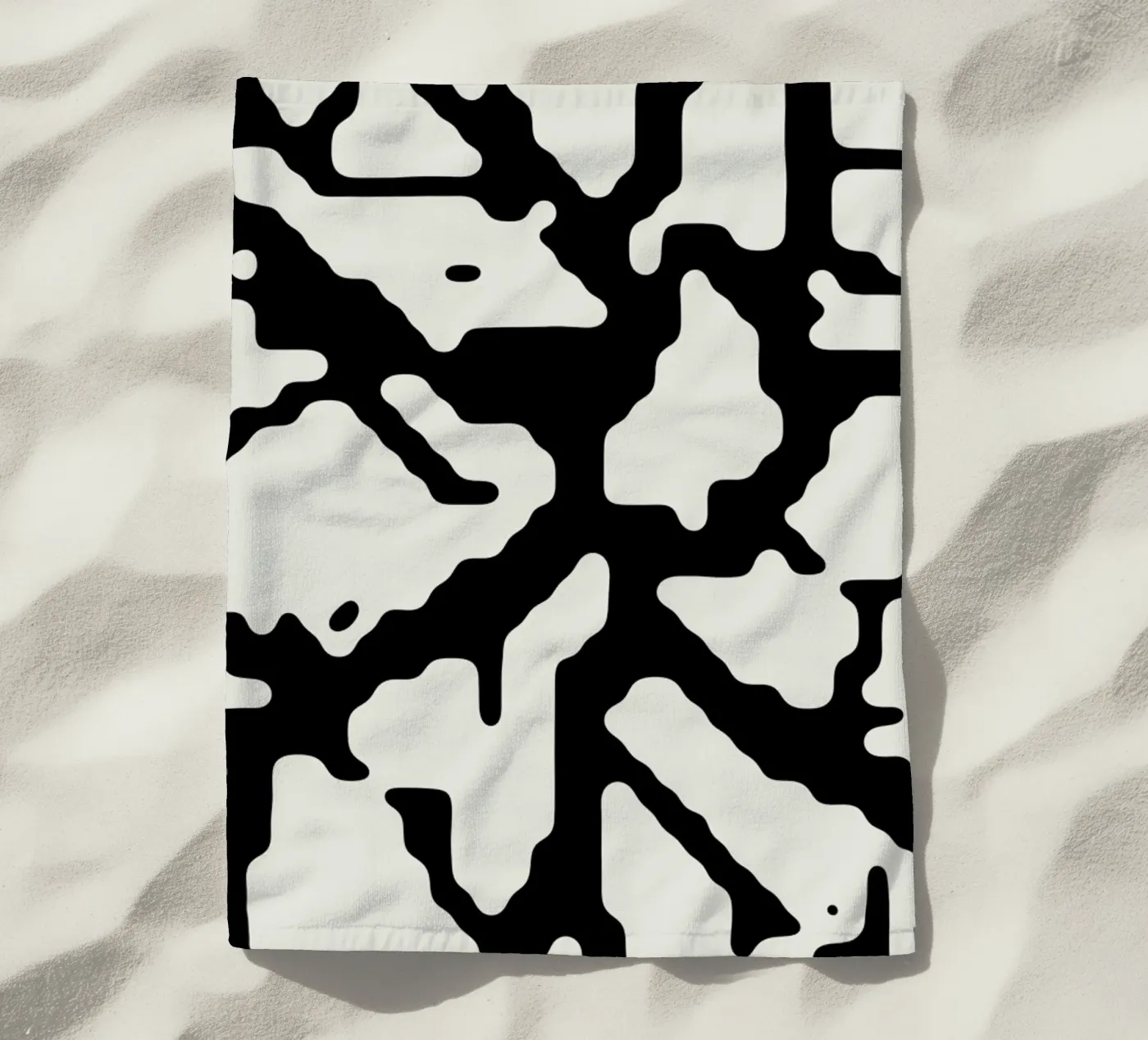 Qt Code Strandtuch von Jack Webster