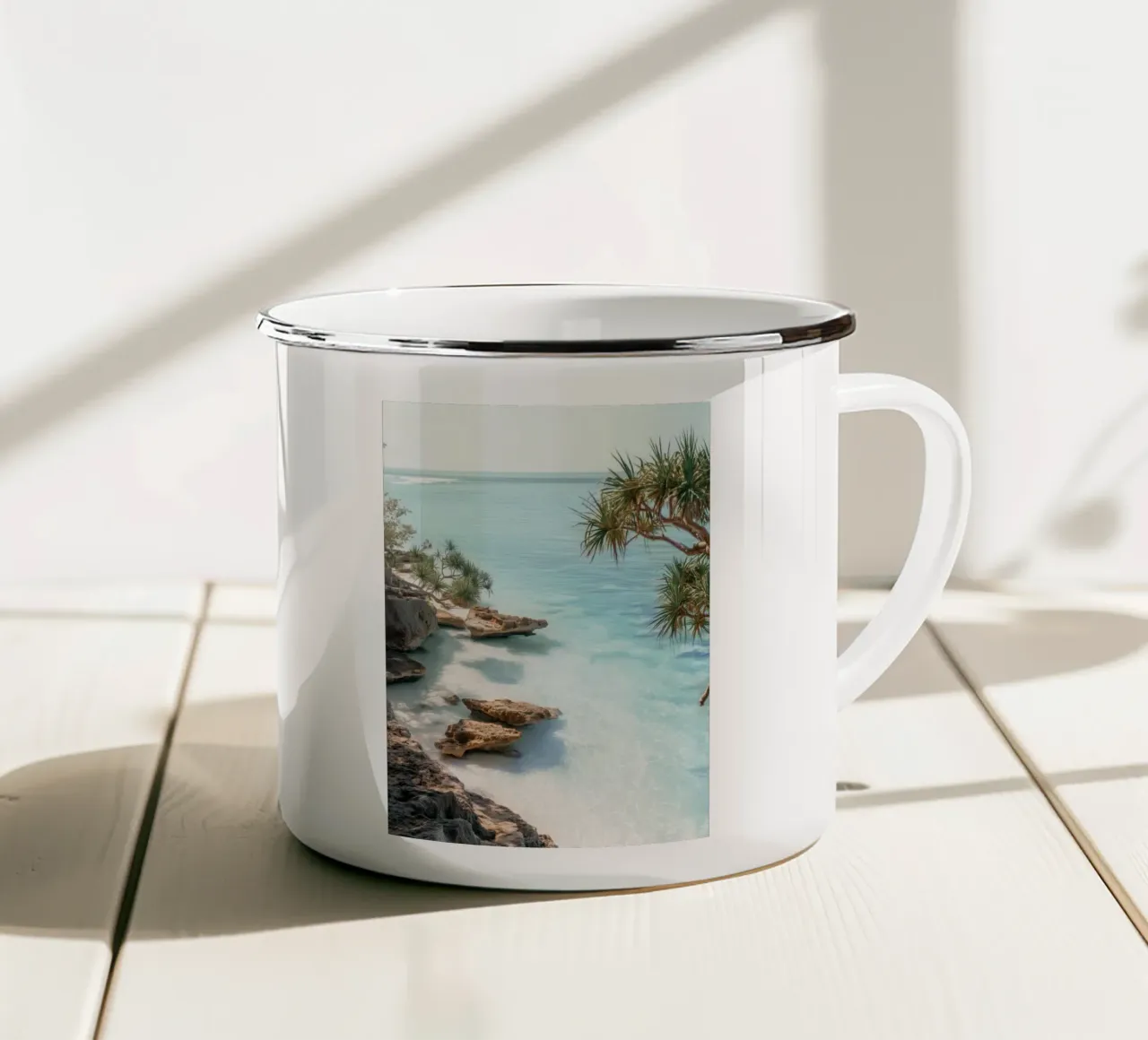 Tropical Coastline Print – Crystal Waters & Rock Formations tazza in smalto da Vela Luna