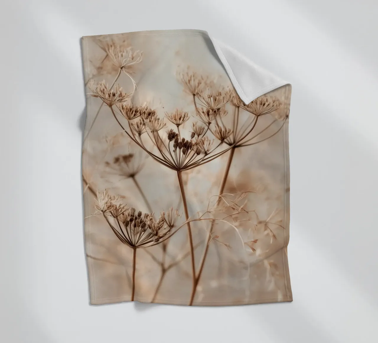 Minimalist Botanical Print – Dried Wild Fennel Stems coperta in pile da Vela Luna