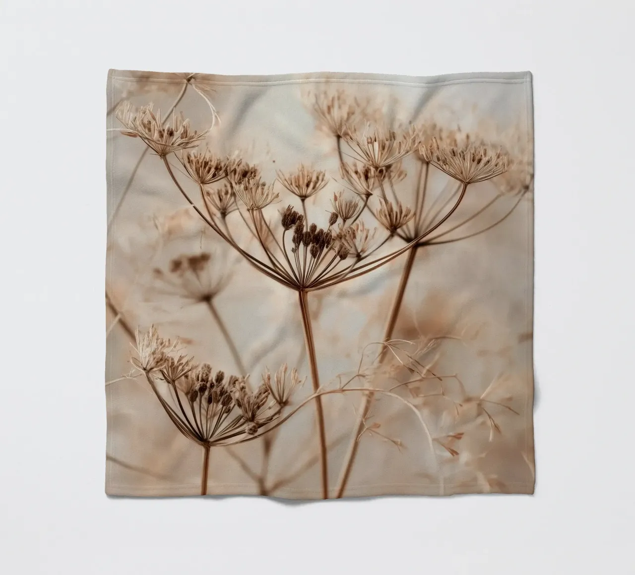 Minimalist Botanical Print – Dried Wild Fennel Stems coperta in pile da Vela Luna