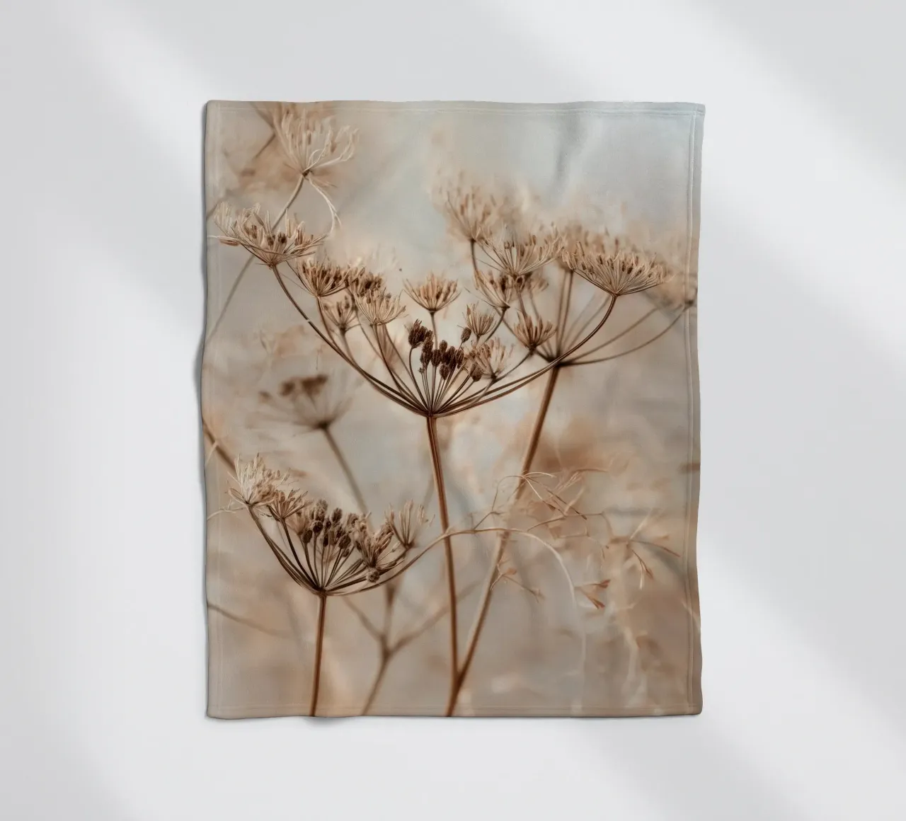 Minimalist Botanical Print – Dried Wild Fennel Stems coperta in pile da Vela Luna